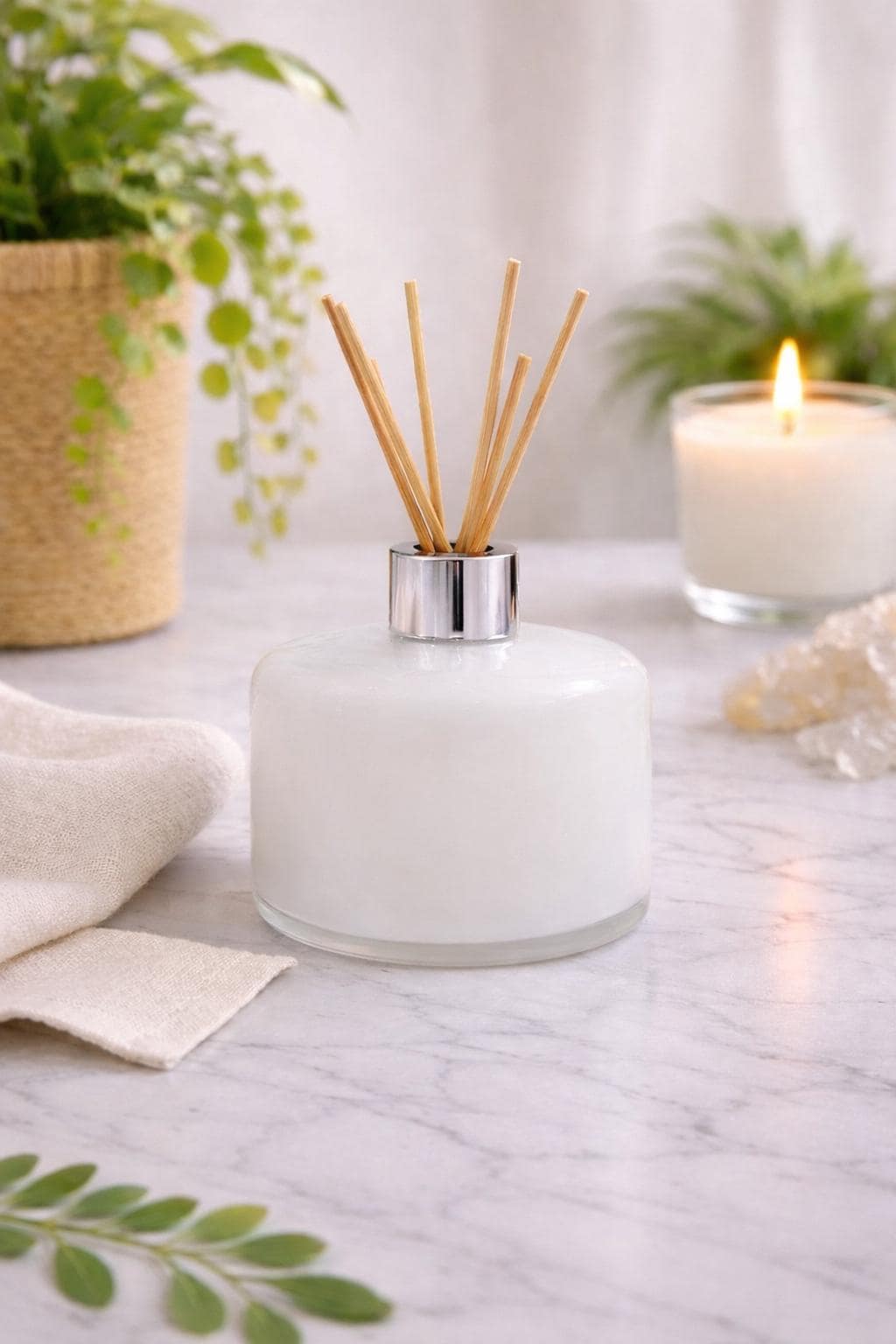 Handmade Mouth Blown White Reed Diffuser – Silver Collar