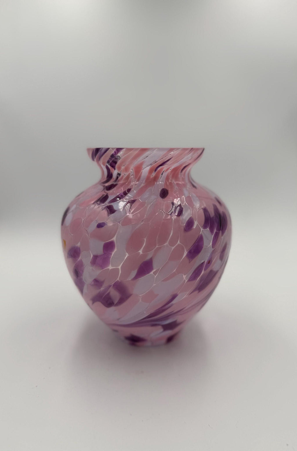 20cm Hand-Blown Pink Purple Crackle Glass Vase – 15cm Wide Decorative Swirl Vase