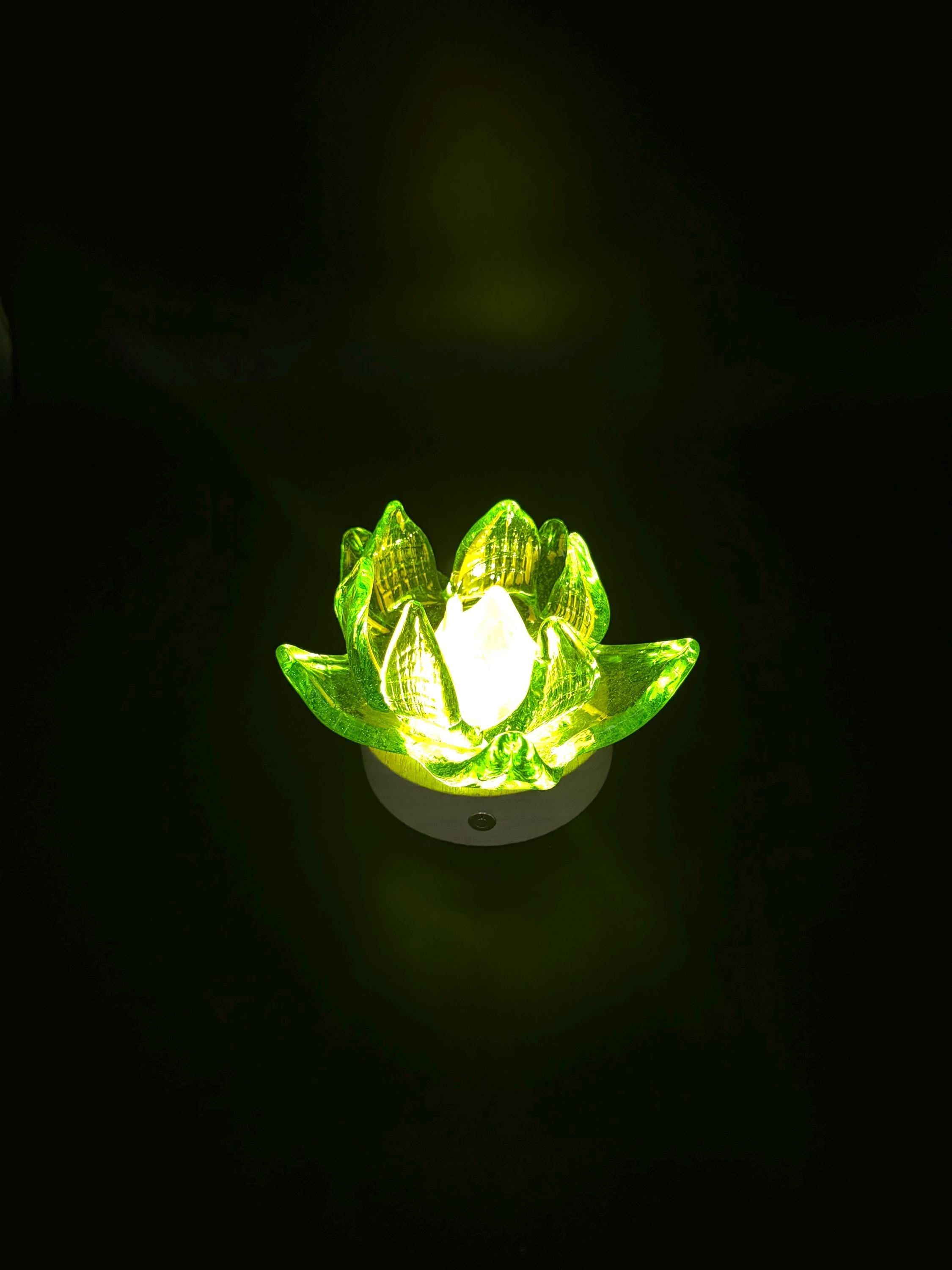 12cm Hand-Blown Lime Green Glass Flower Lamp – Wooden Base LED Night Light (Battery Operated)