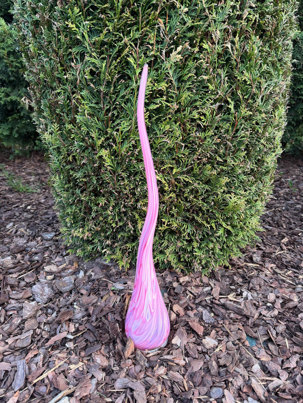 Large 50cm Hand-Blown Glass Garden Flame – Pink Swirl Outdoor Sculpture – Modern Garden Art