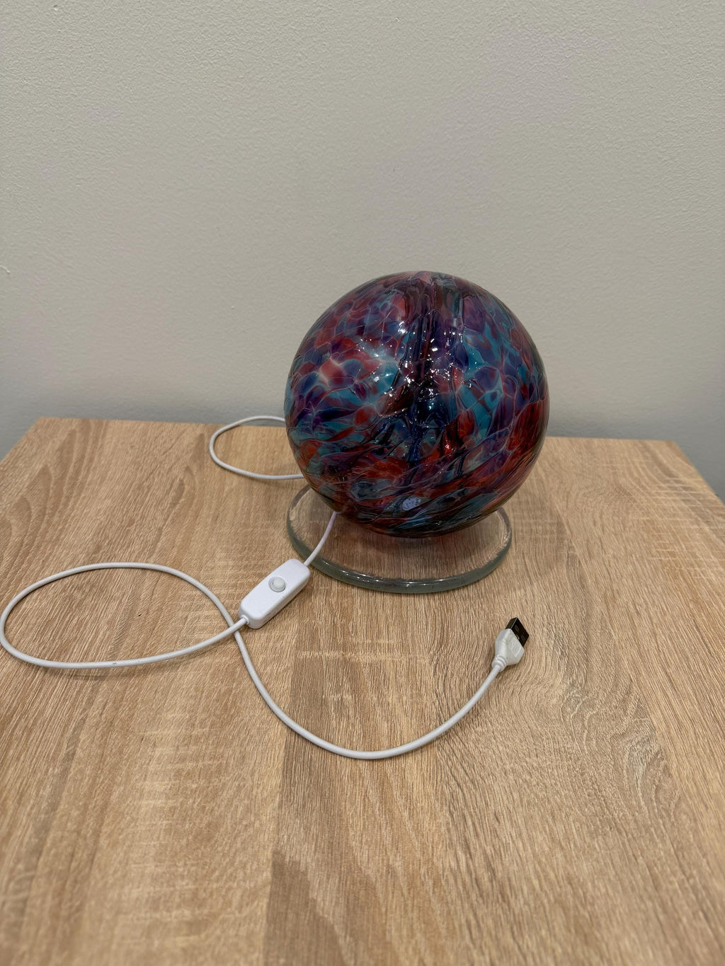 Hand-Blown Glass Witch Ball Lamp 15cm – Iridescent Rainbow Sphere, Light Projector (USB)