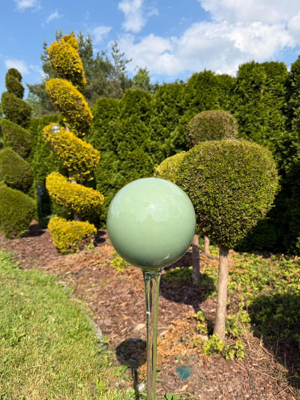 20cm Hand-Blown Green Glass Garden Globe on Stem – Large Decorative Glass Sphere 100cm
