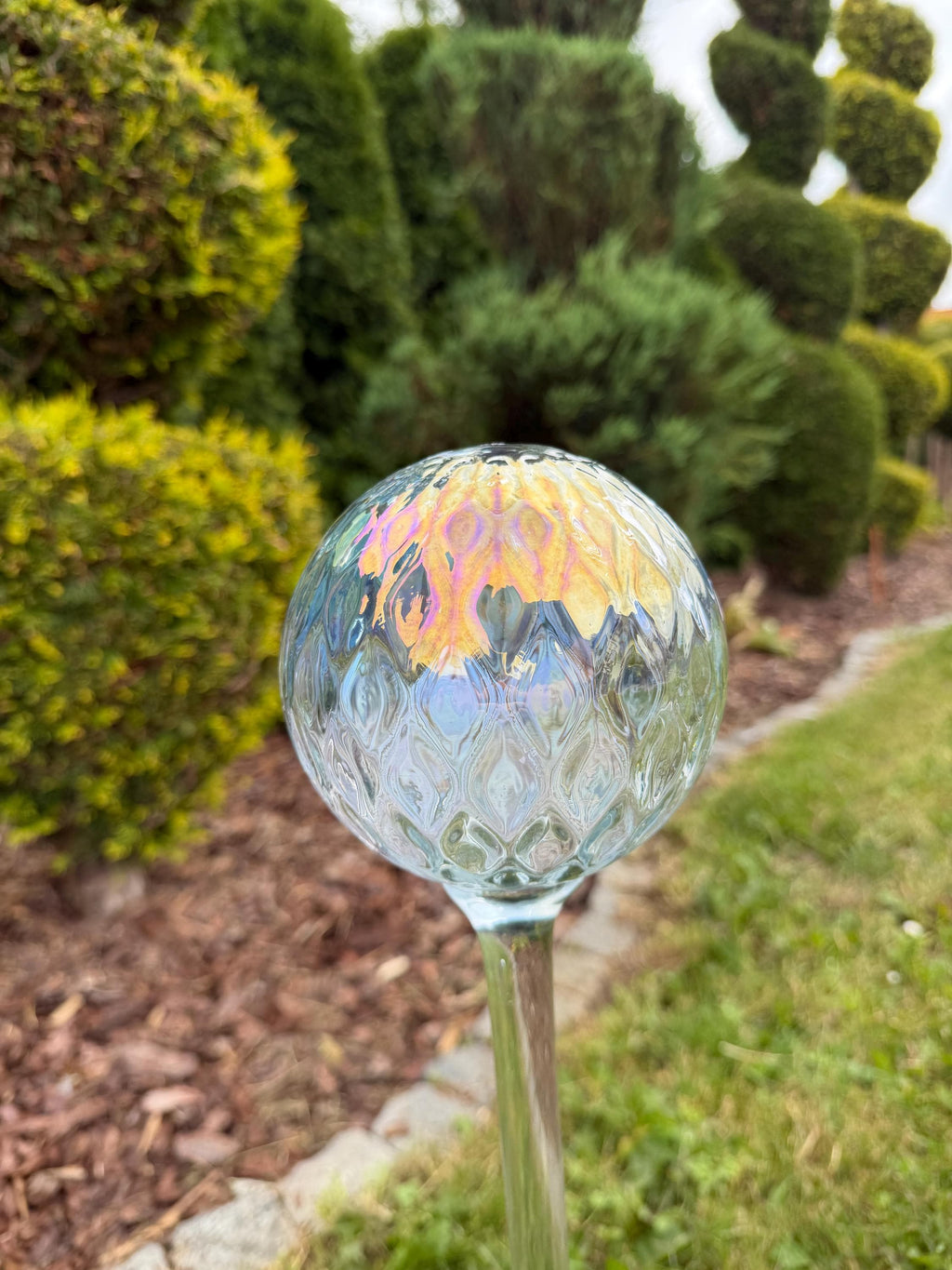 70cm Iridescent Glass Garden Ball on Stake – 12cm Hand Blown Gazing Ball – Hand-Blown Decoration