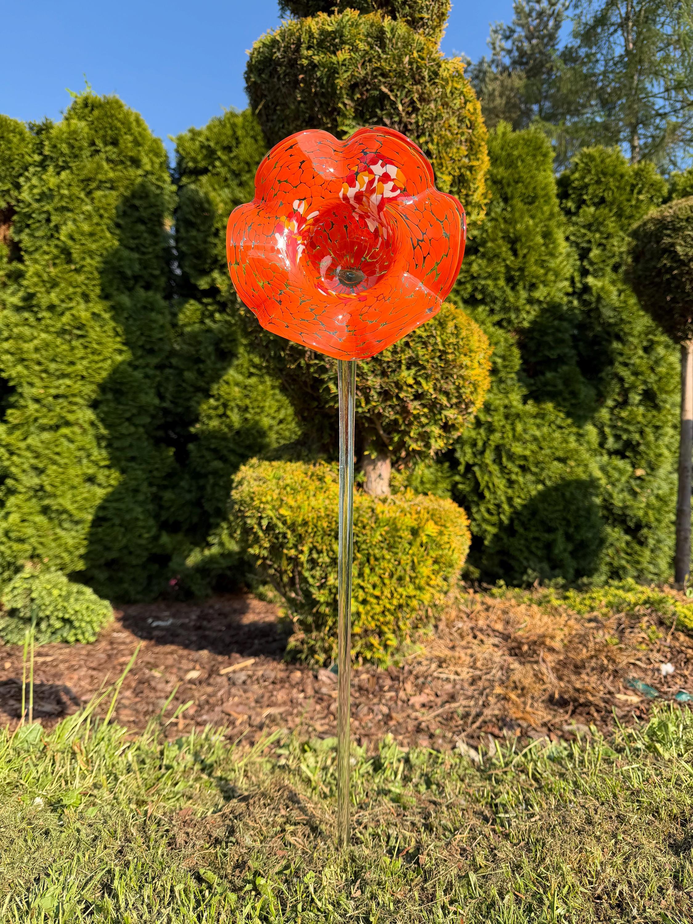 75cm Hand-Blown Orange Confetti Glass Flower Sculpture – Red Orange Lily Garden Stake 17cm Bloom