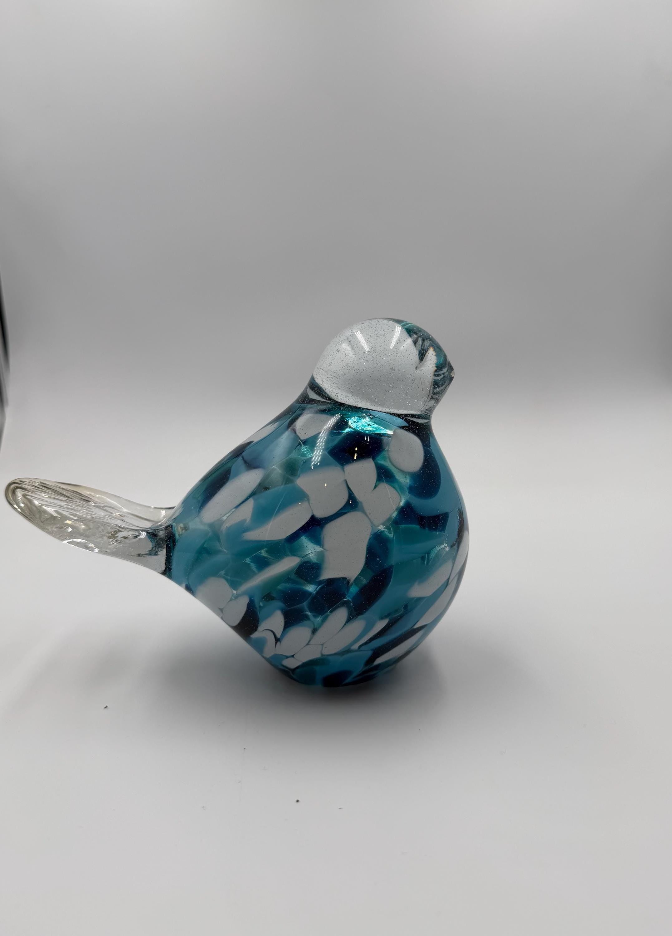 20cm Hand-Blown Blue & White Confetti Glass Bird – 12cm Tall Teal Decorative Songbird Figurine