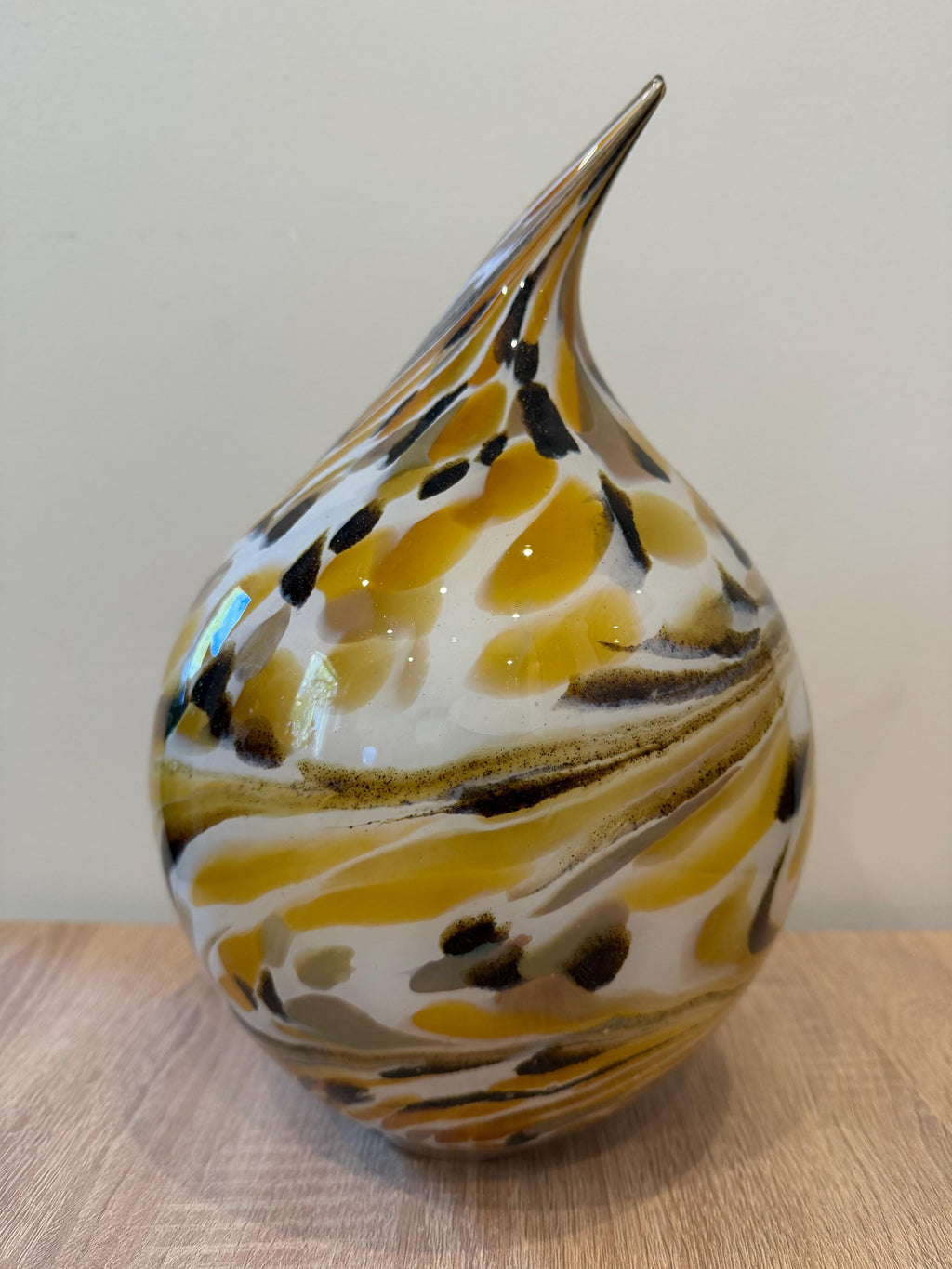 Handmade Glass Garden Teardrop Sculpture – Yellow White Modern Outdoor Decor (25 cm)