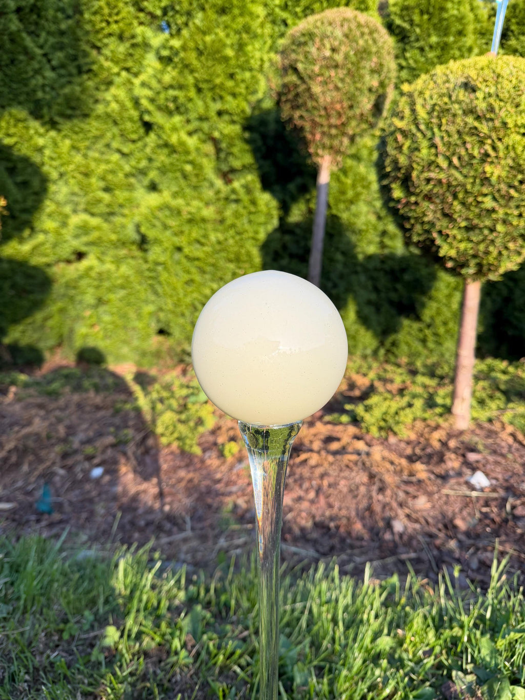 70cm Hand-Blown Milky White Glass Garden Stake – 12cm Cream Sphere