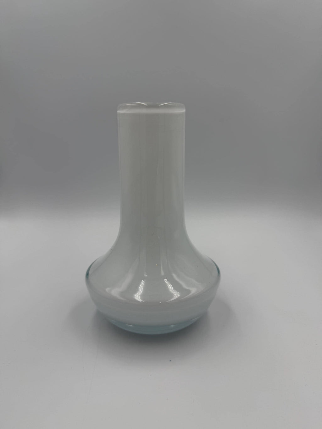 20cm Hand-Blown Milky White Glass Vase – Elegant Bud Vase