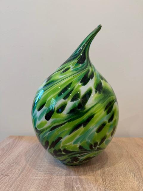 Handmade Glass Garden Teardrop Sculpture – Green Swirl Modern Outdoor Decor (25 cm)