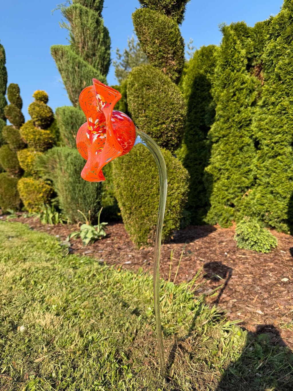 75cm Hand-Blown Orange Confetti Glass Flower Sculpture – Red Orange Lily Garden Stake 17cm Bloom