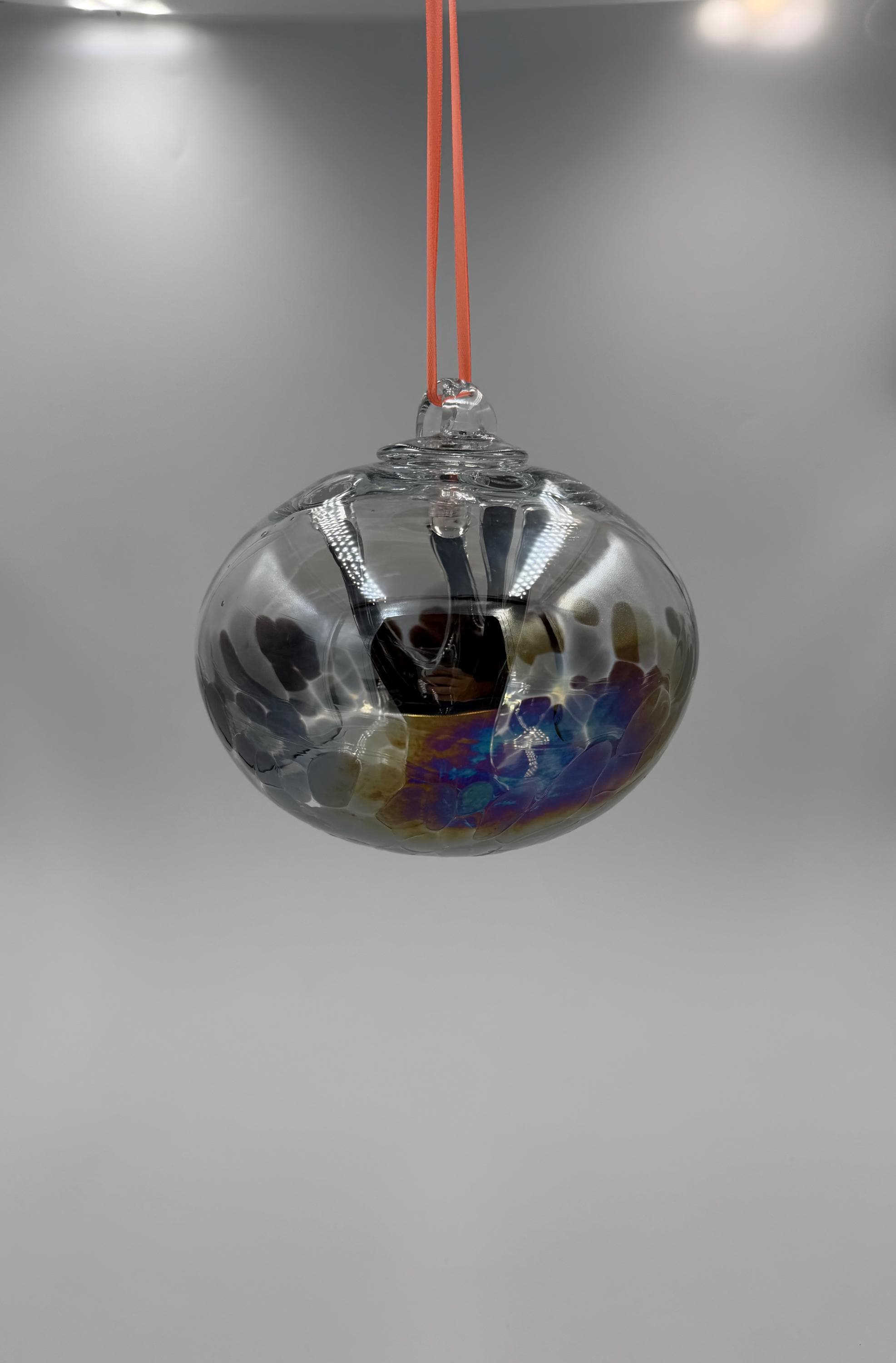 15cm Hand-Blown Oval Witch Ball – Iridescent Hanging Art Glass Ornament – Decorative Glass Suncatcher Gift