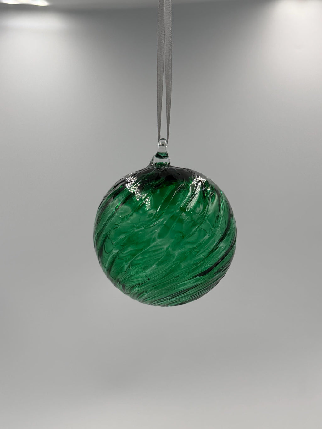 10cm Hand-Blown Emerald Green Glass Ornament Ball – Swirled Decorative Hanging Glass Sphere