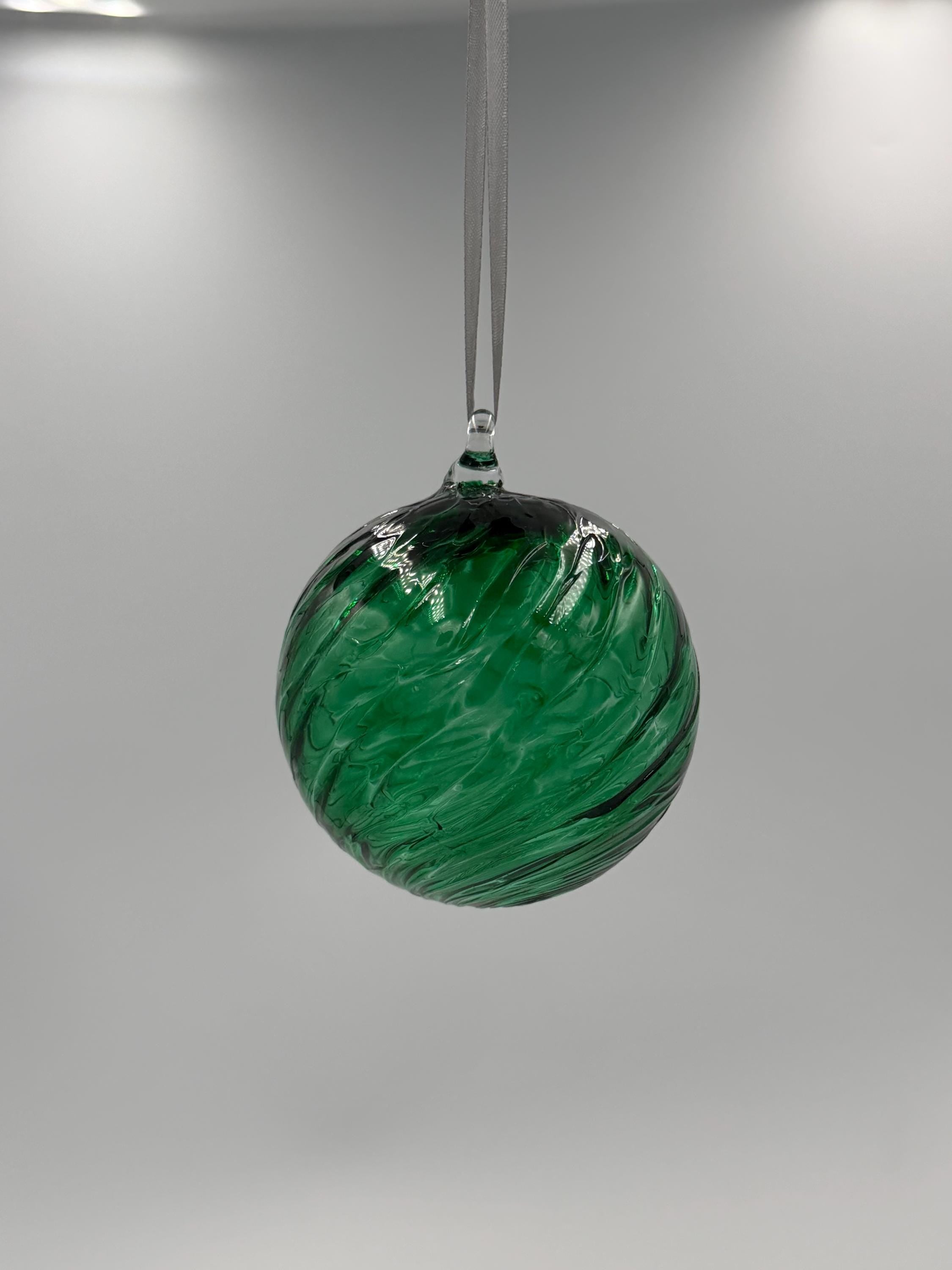 10cm Hand-Blown Emerald Green Glass Ornament Ball – Swirled Decorative Hanging Glass Sphere