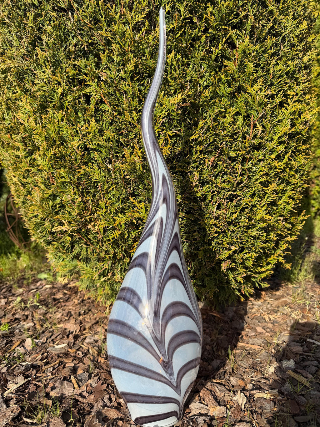 Handmade Glass Garden Flame Sculpture – Black White Modern Art (60 cm)