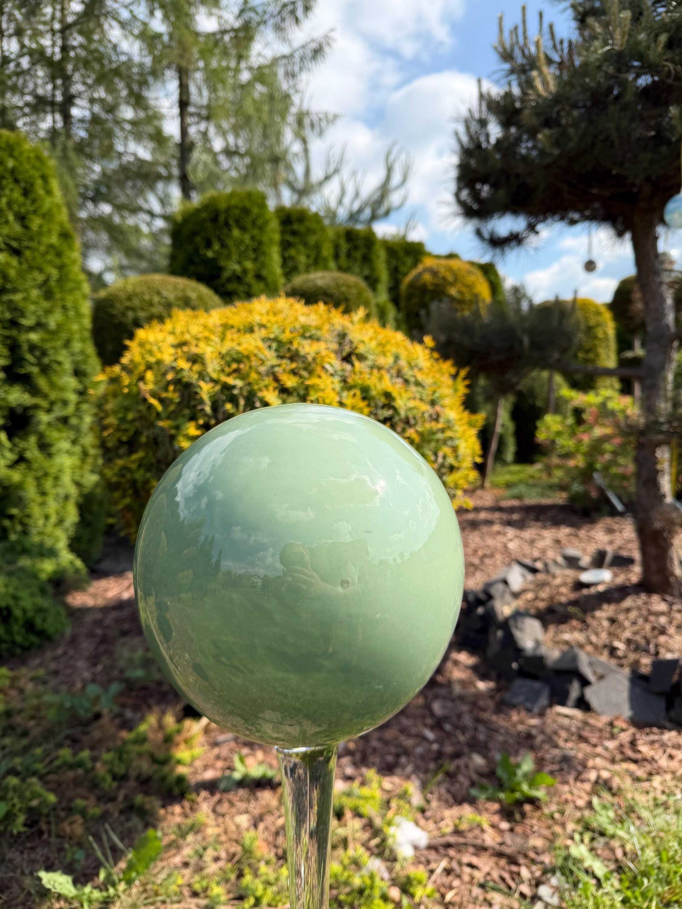 20cm Hand-Blown Green Glass Garden Globe on Stem – Large Decorative Glass Sphere 100cm
