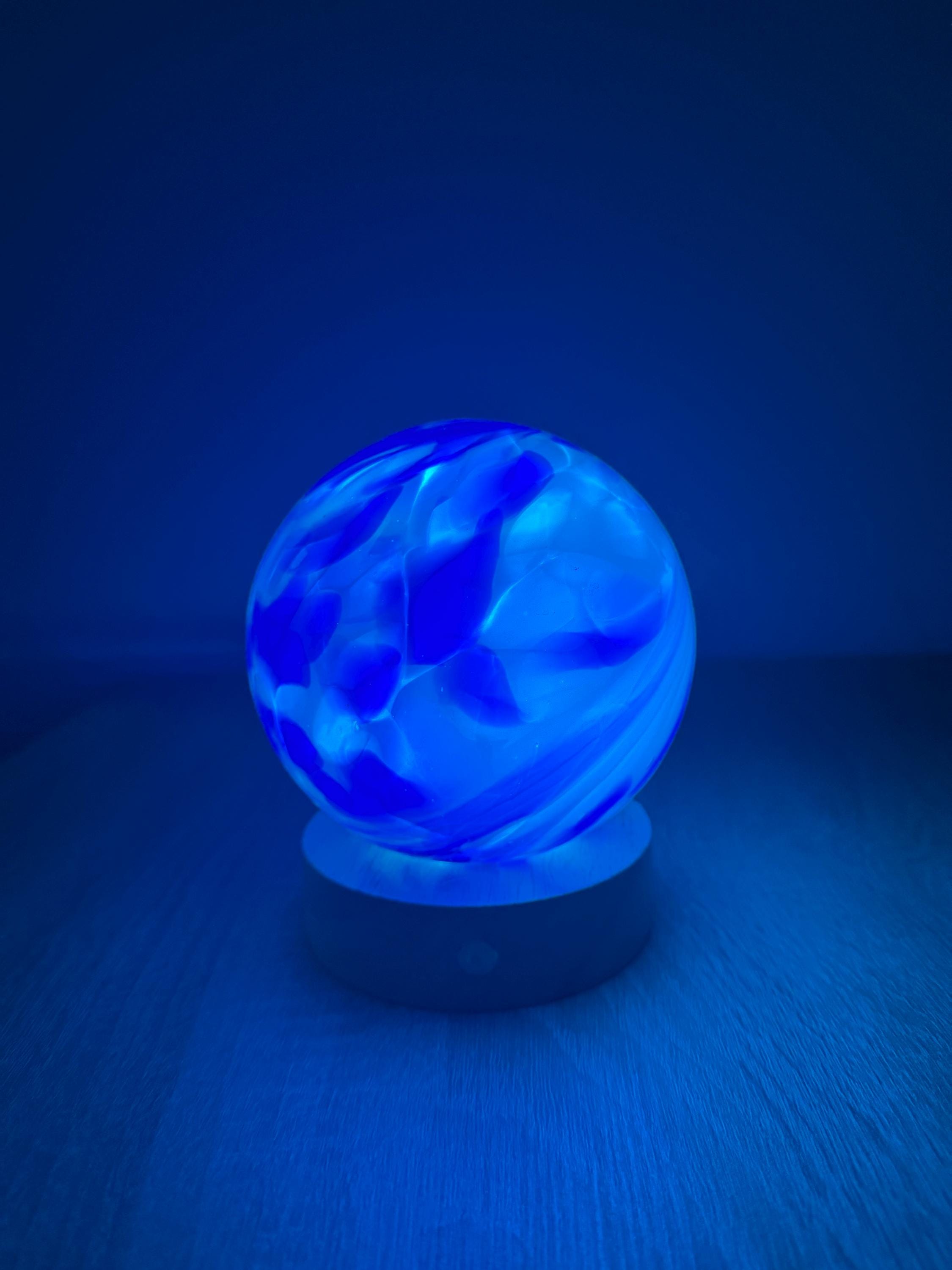 12cm Hand-Blown Blue Swirl Glass LED Lamp – Battery Powered Multicolor or Warm White
