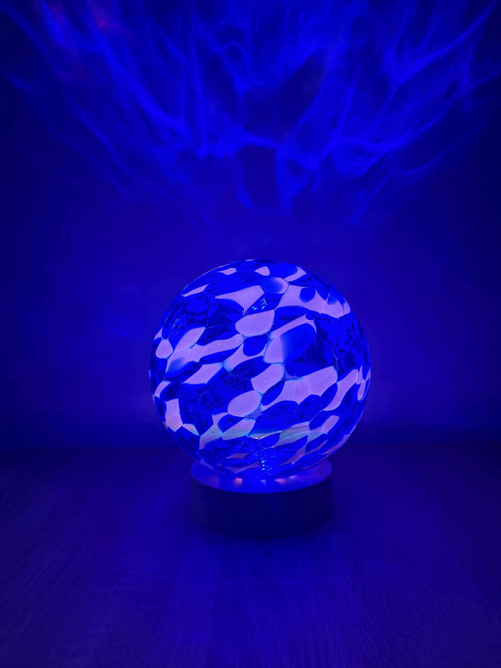 15cm Hand-Blown Blue Crackle Glass LED Lamp – Multicolor or White Night Light