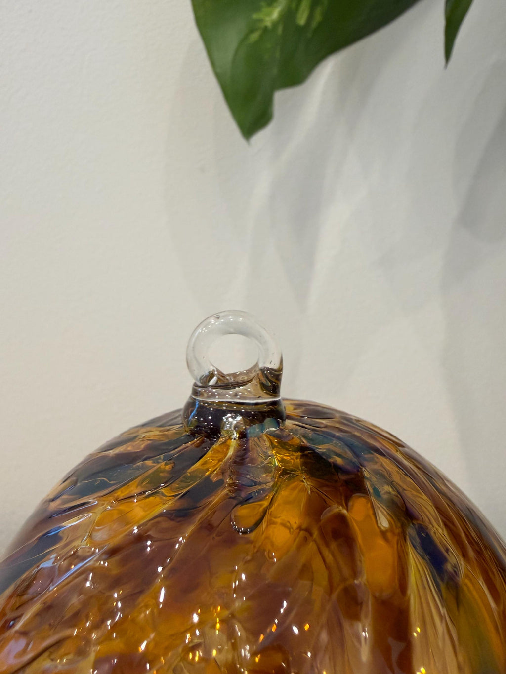 10cm Hand-Blown Amber Brown Swirl Glass Ornament – Golden Hanging Ball