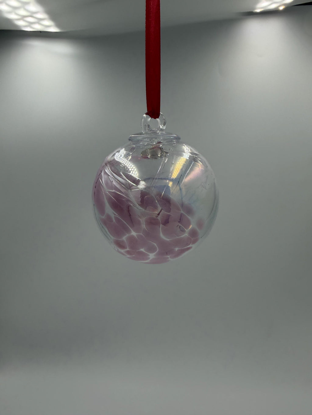 8cm Hand-Blown Iridescent Glass Ornament – Pastel White and Pink Decorative
