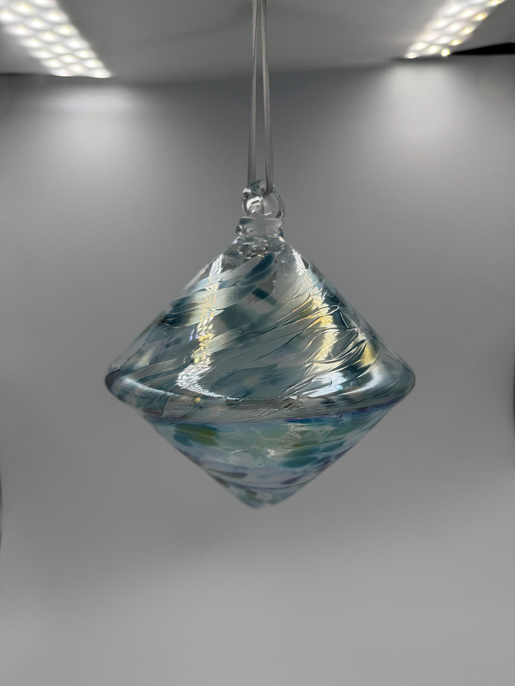 15cm Hand-Blown Blue White Swirl Glass Diamond Ornament – Hanging Decor