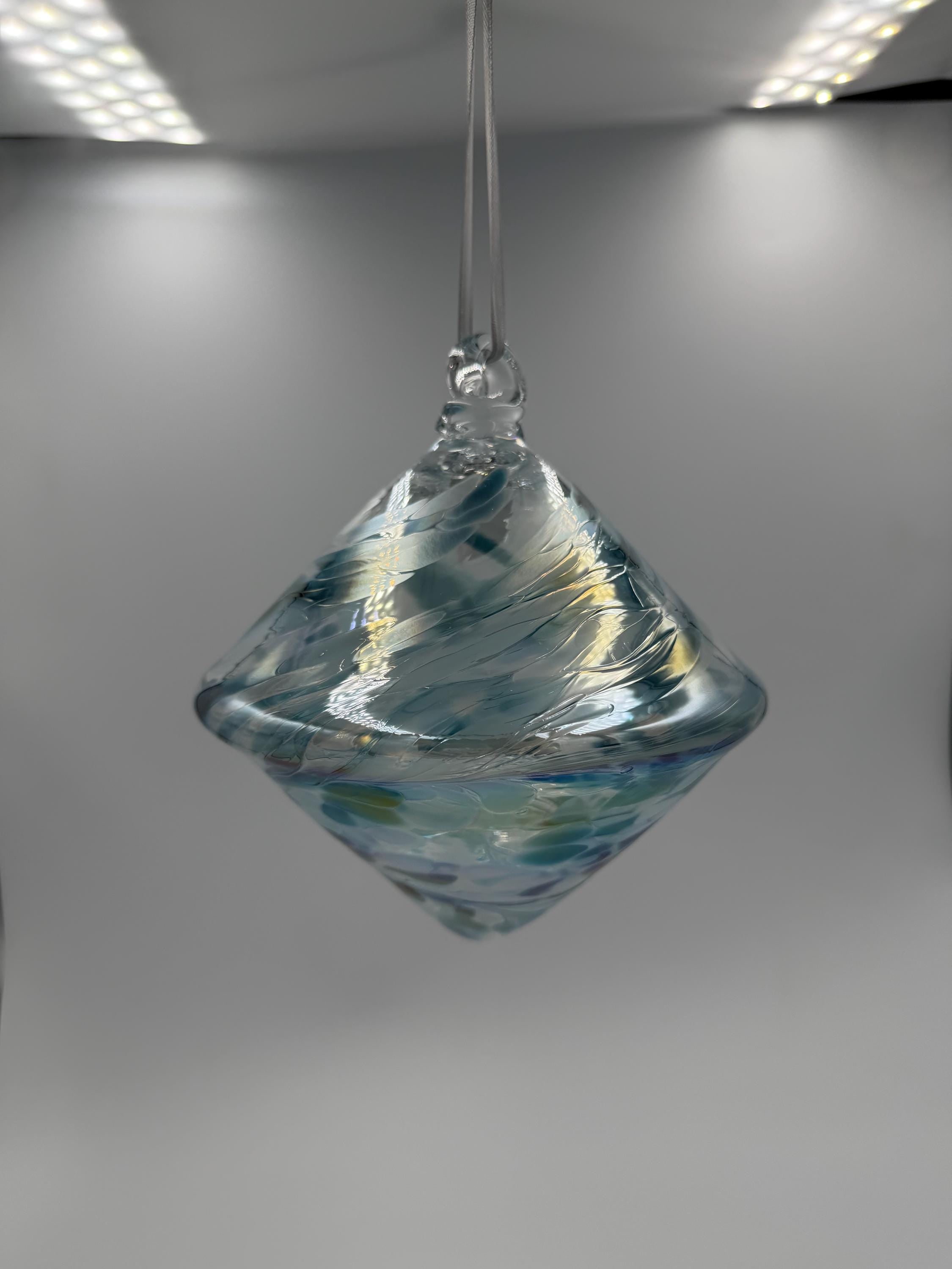 15cm Hand-Blown Blue White Swirl Glass Diamond Ornament – Hanging Decor