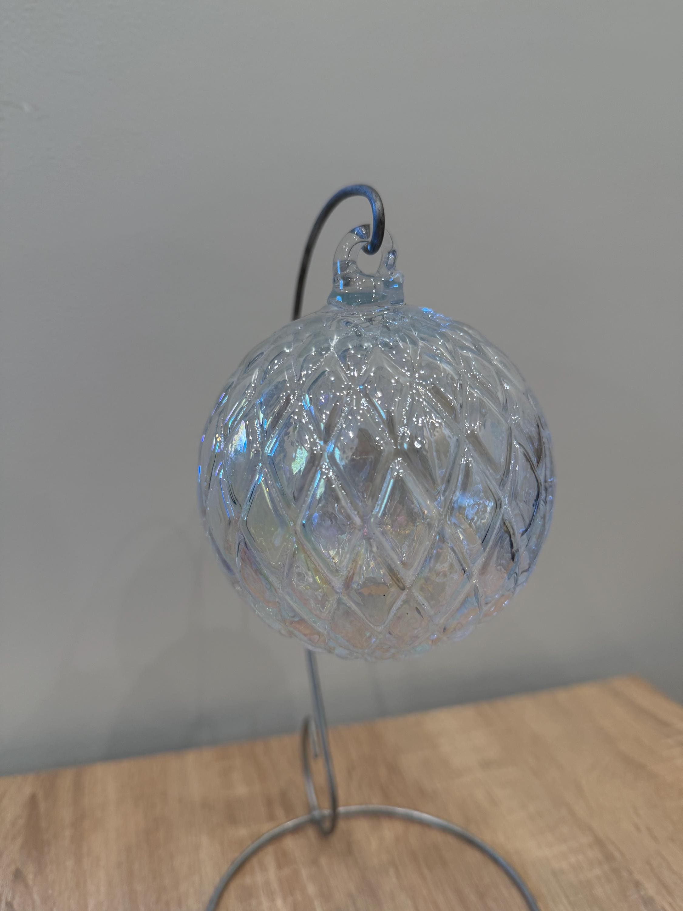 Hand-Blown Clear Crackle Glass Ornament – 10cm Textured Art Glass Ball – Elegant Hanging Decor
