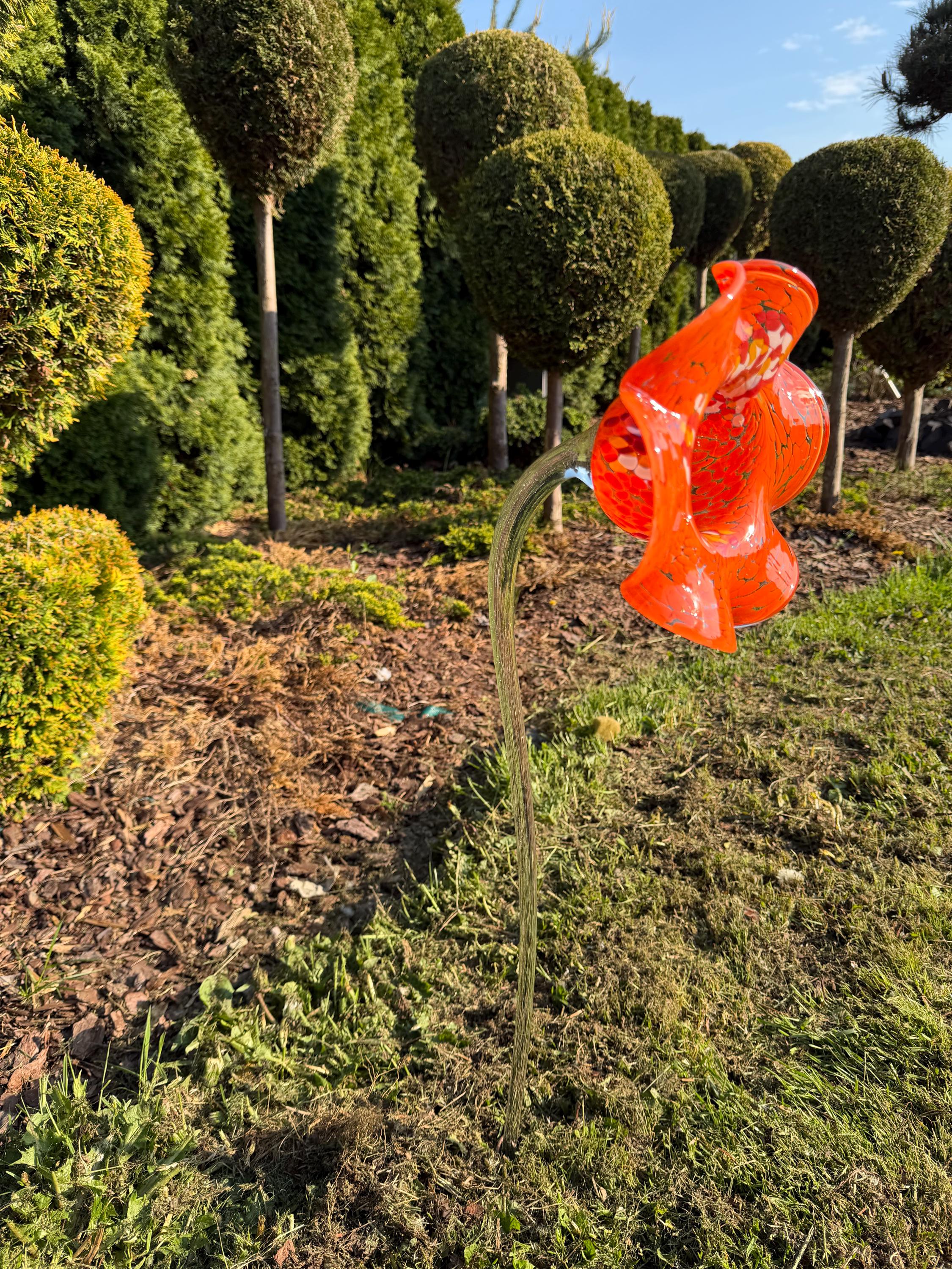 75cm Hand-Blown Orange Confetti Glass Flower Sculpture – Red Orange Lily Garden Stake 17cm Bloom