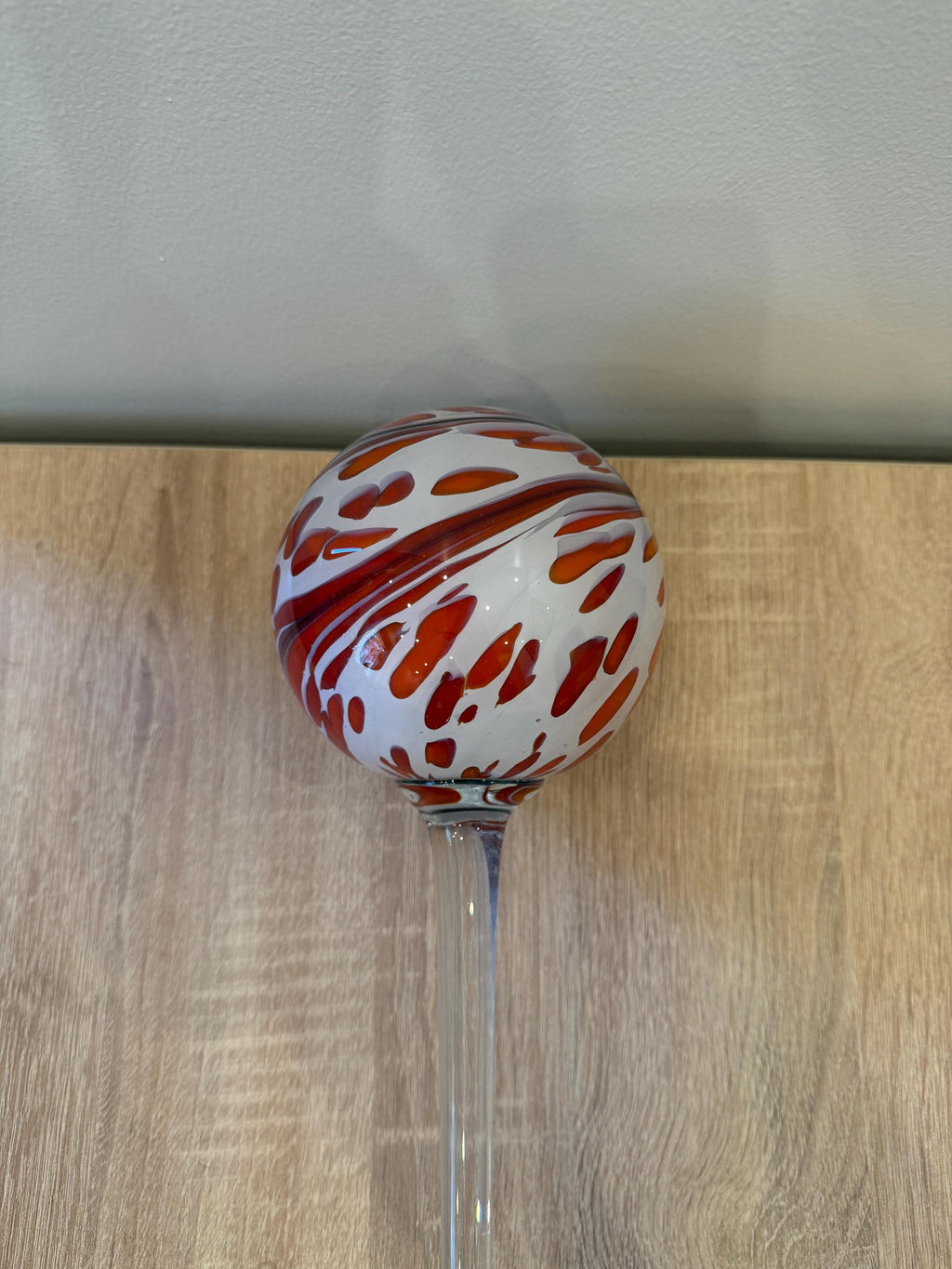 70cm Hand-Blown Glass Garden Stake – 12cm Red White Sphere