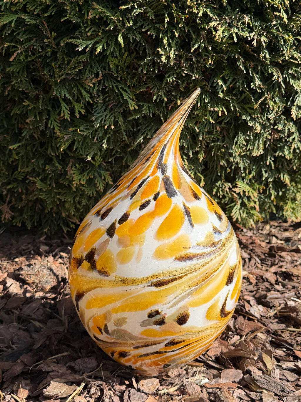 Handmade Glass Garden Teardrop Sculpture – Yellow White Modern Outdoor Decor (25 cm)