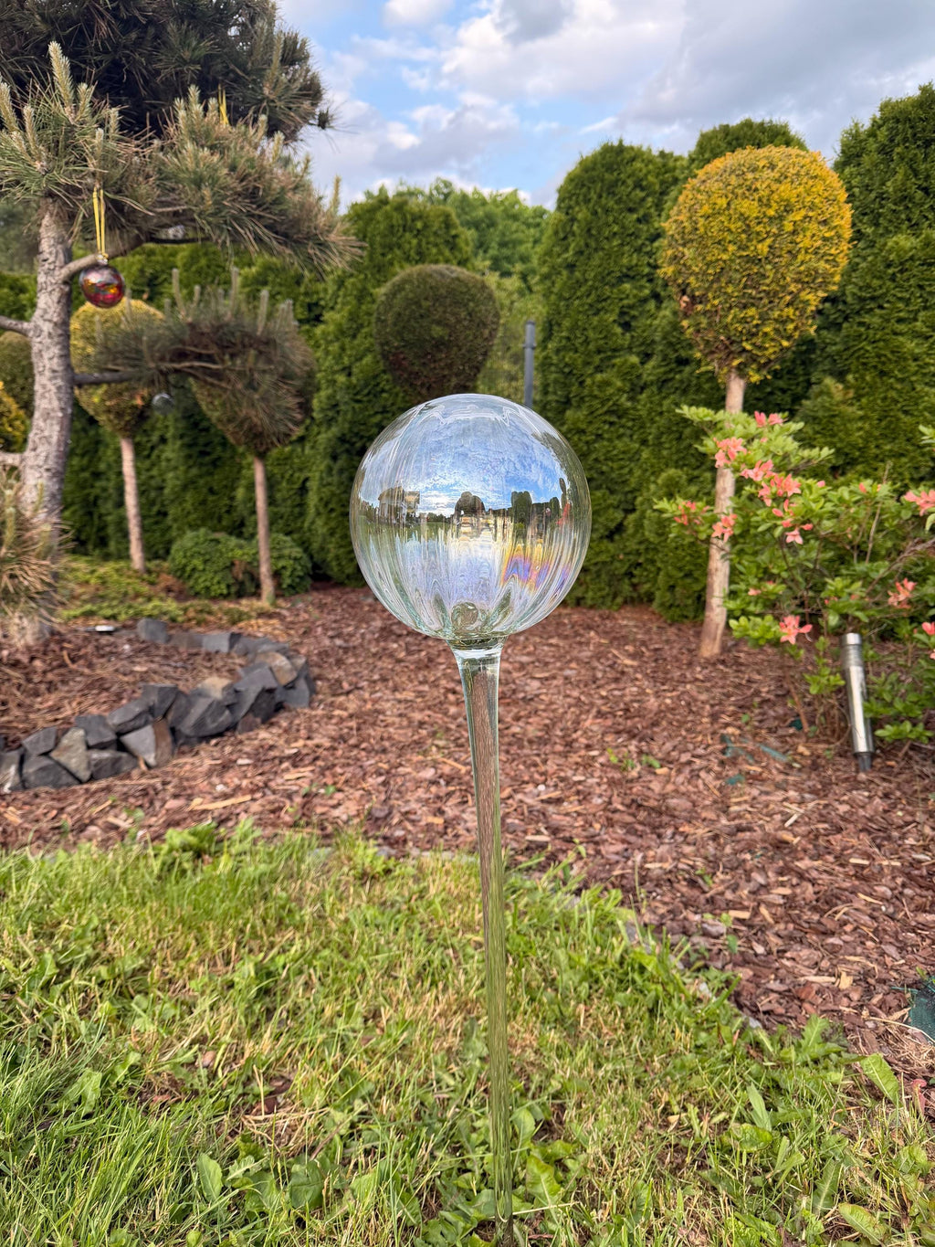 100cm Hand-Blown Clear Glass Gazing Ball Garden Stake – 20cm Large Sphere Outdoor Decor