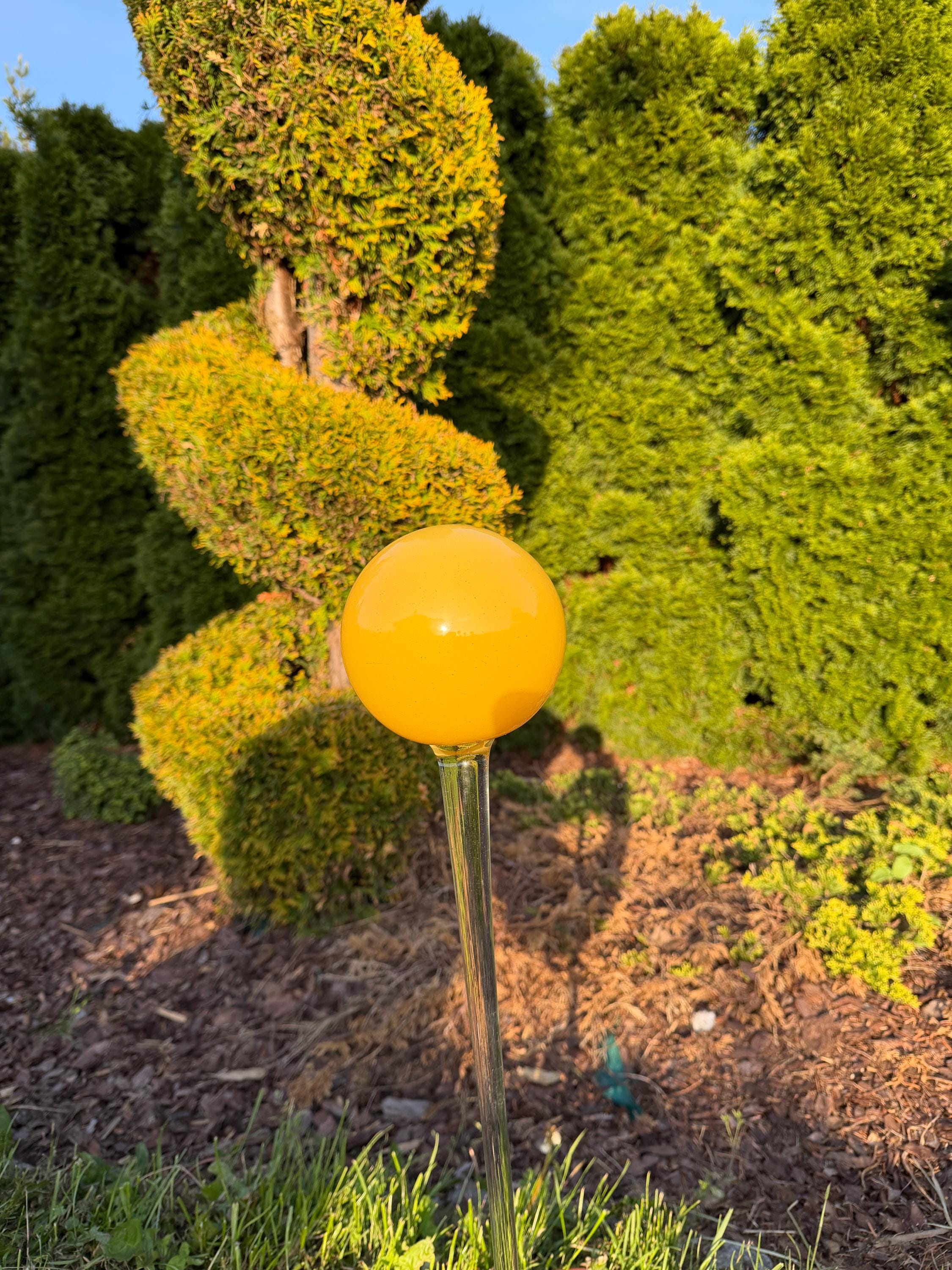 80cm Hand-Blown Yellow Glass Garden Stake – 15cm Golden Sphere