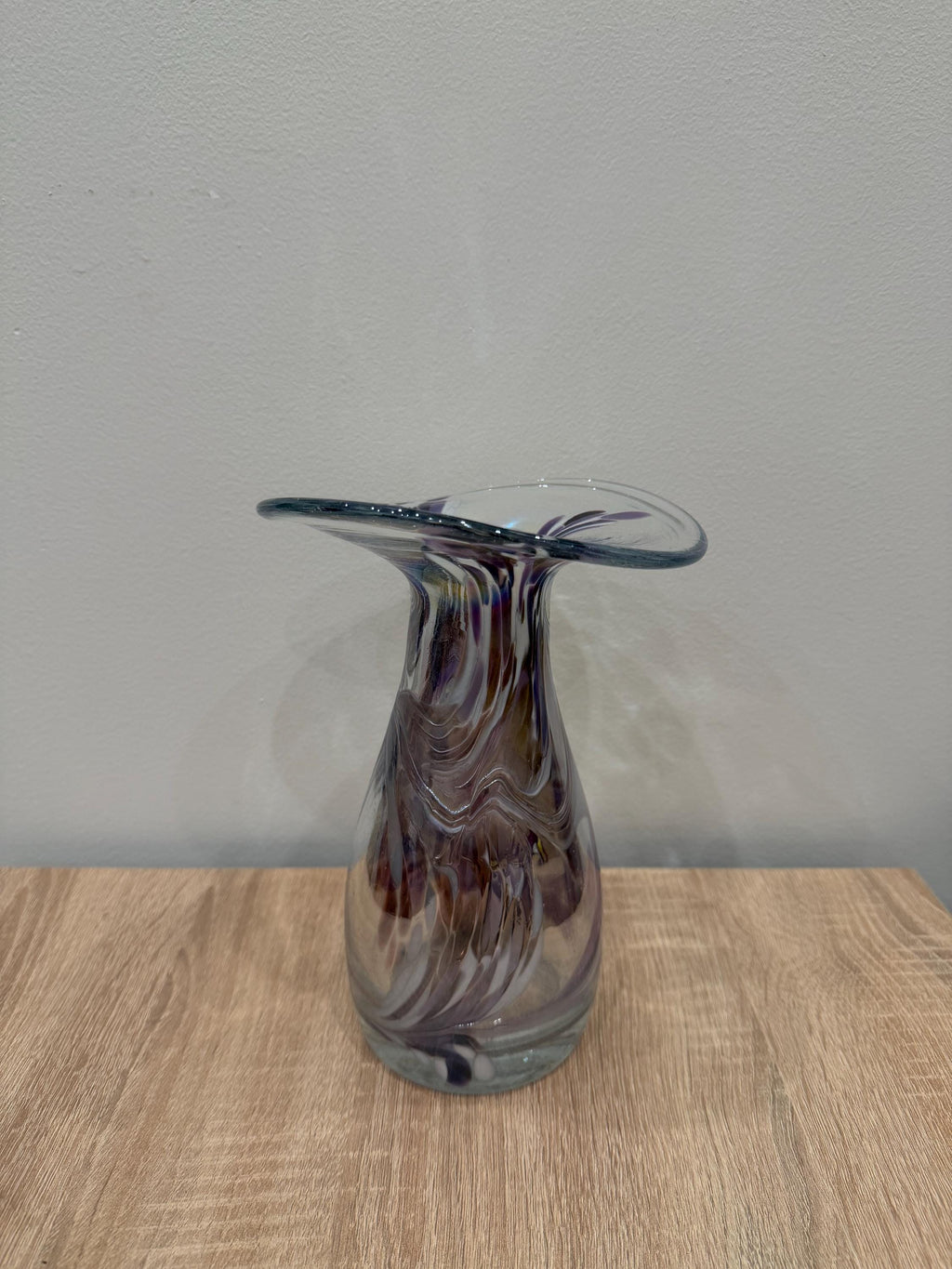 20cm Hand-Blown Glass Vase – Purple Iridescent Swirl Art Glass with Flared Rim