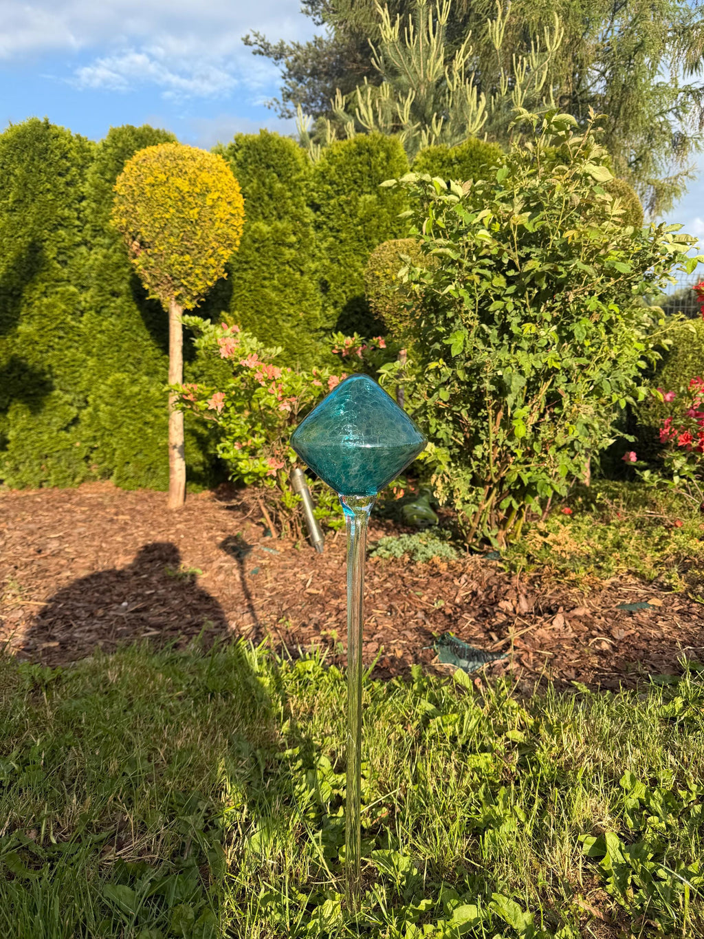 70cm Hand-Blown Turquoise Blue Diamond Glass Garden Stake – 15cm Crackle Faceted Sculpture