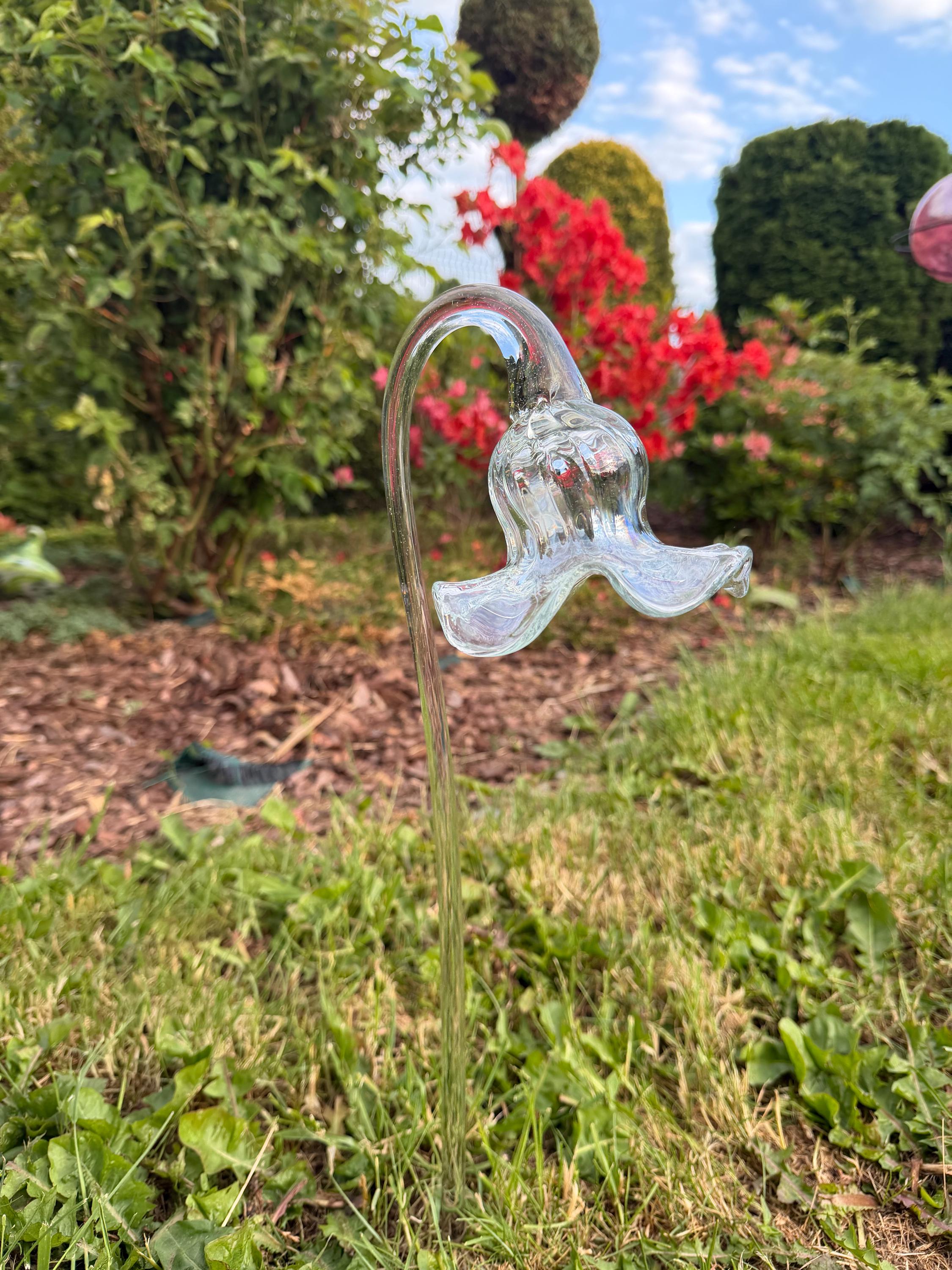 50cm Hand-Blown Iridescent Clear Glass Flower Garden Stake – 12cm Transparent Crackle Flower