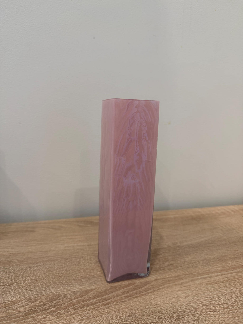 Handblown Geometric Glass Vase – Swirl Art Decor, Minimalist Flower Vessel