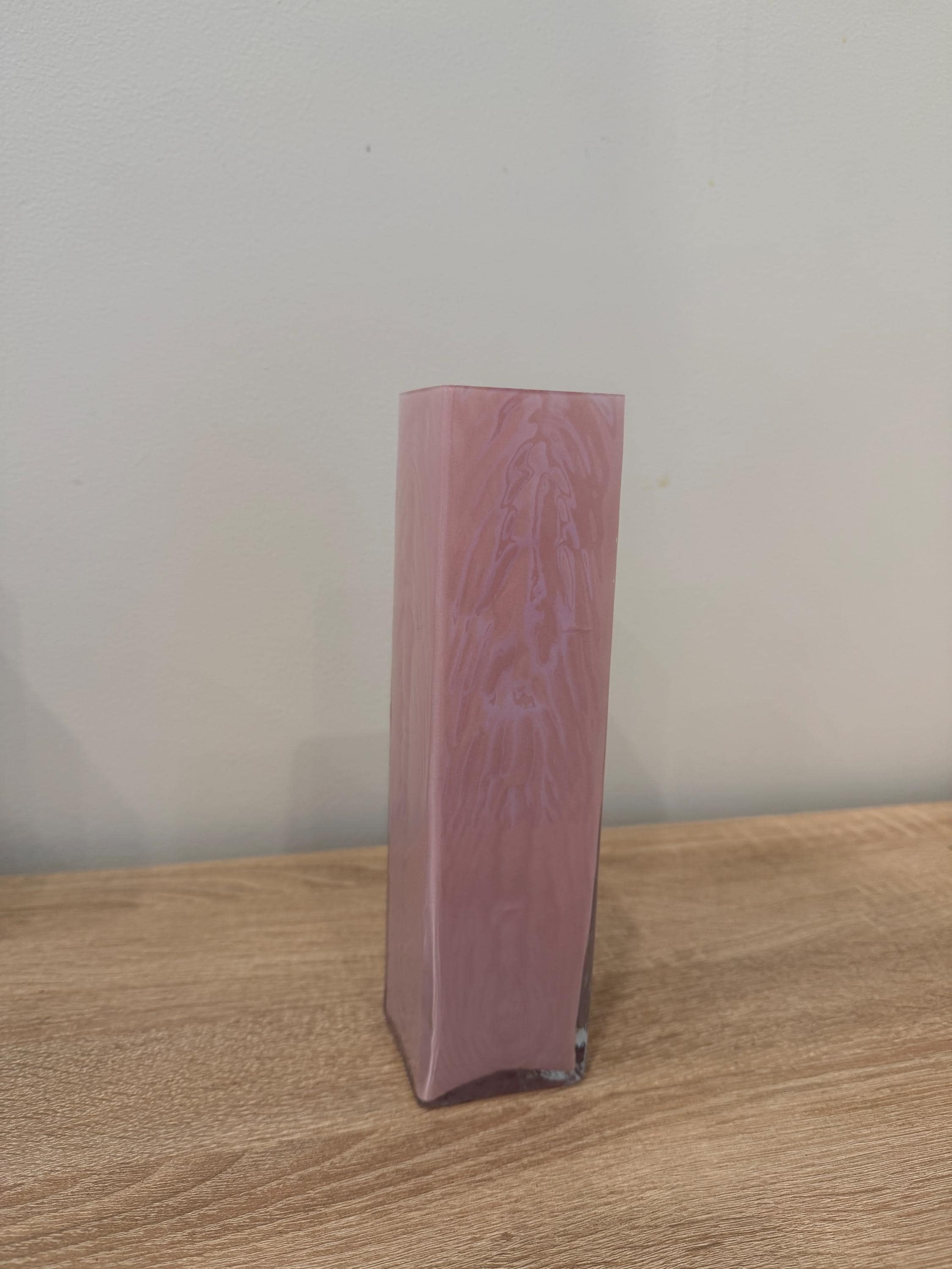 Handblown Geometric Glass Vase – Swirl Art Decor, Minimalist Flower Vessel