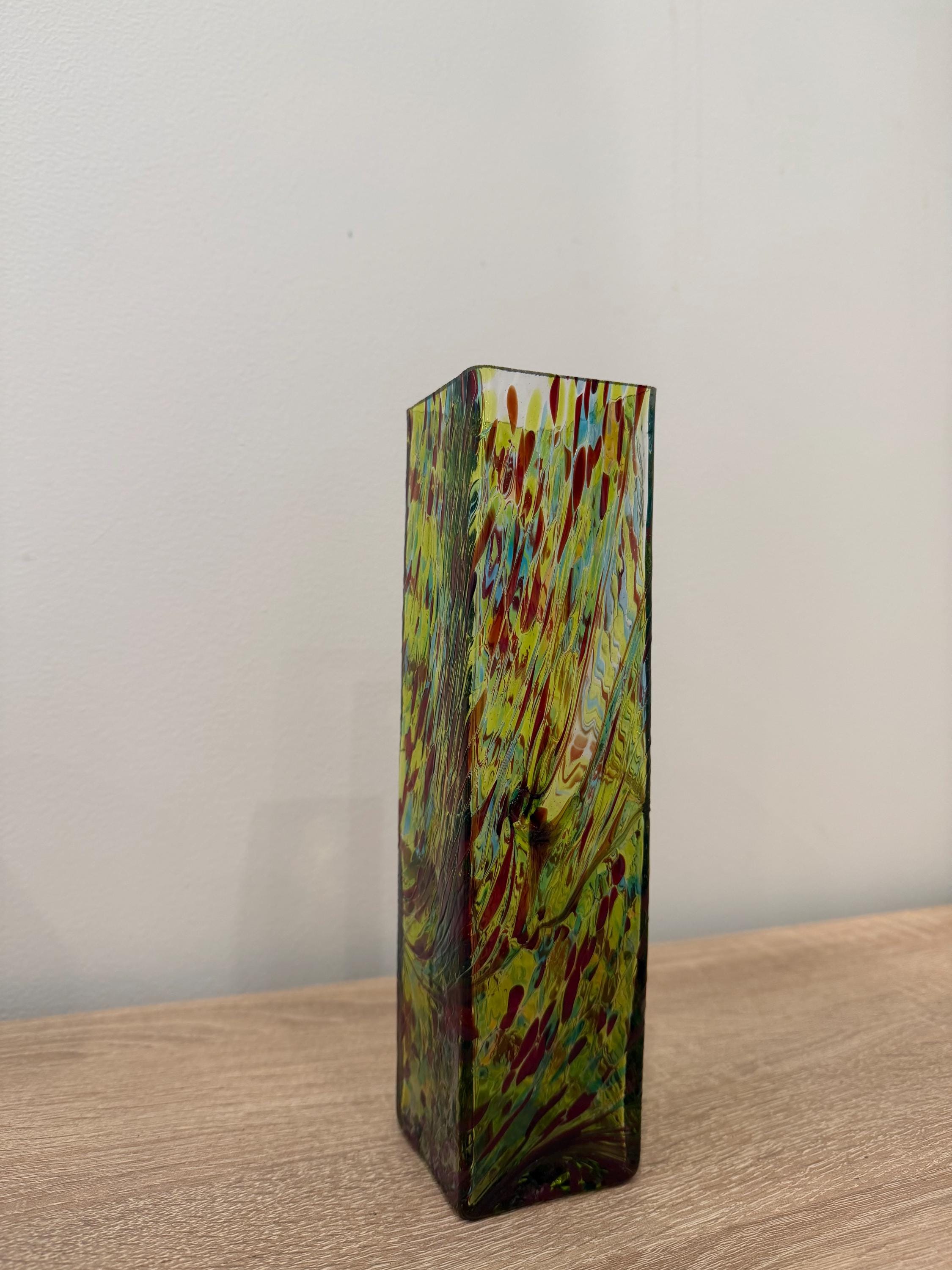 Handblown Geometric Glass Vase – Swirl Art Decor, Minimalist Flower Vessel