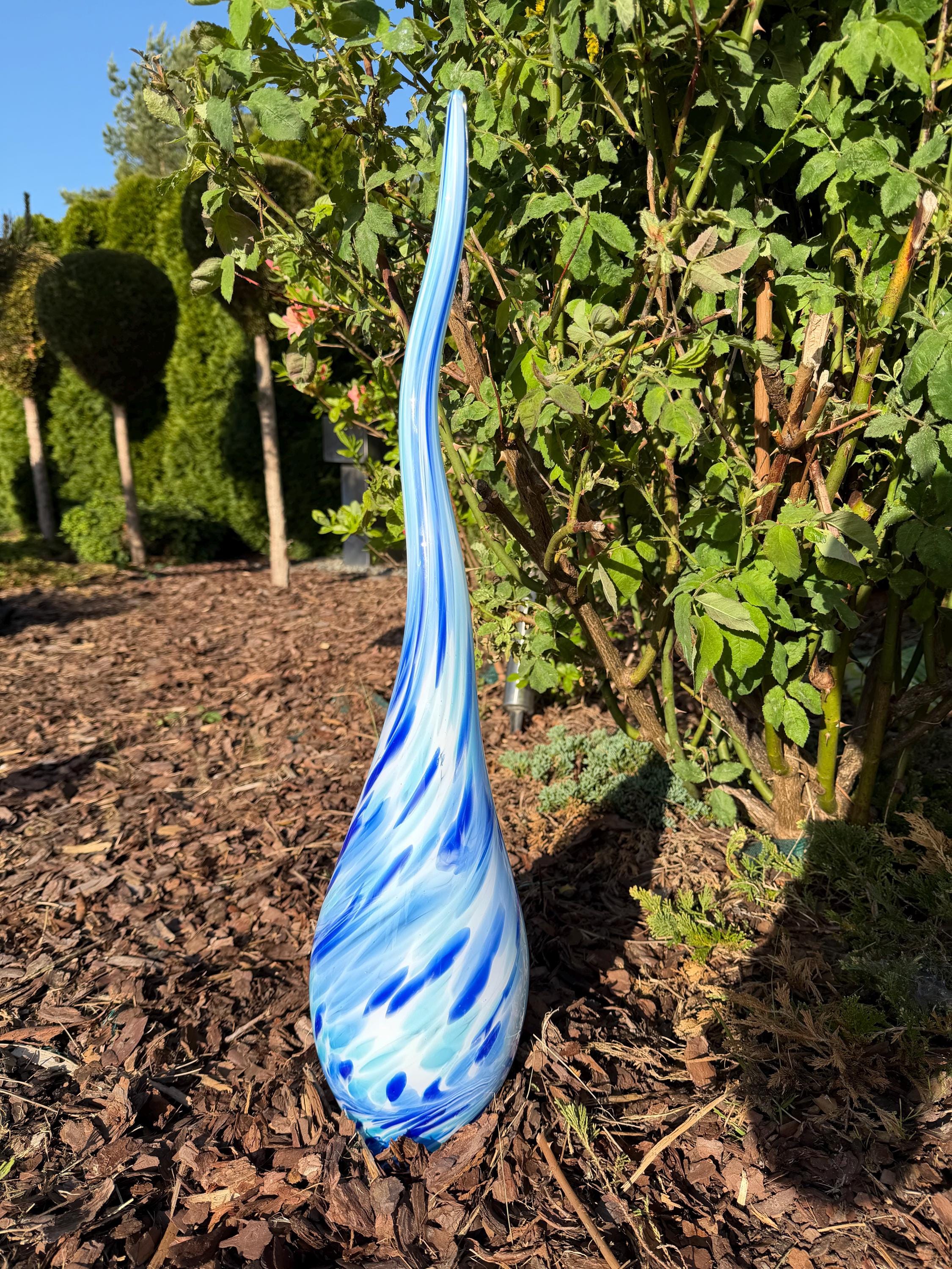 60cm Hand-Blown Blue White Swirl Glass Flame Spire – Elegant Garden Stake