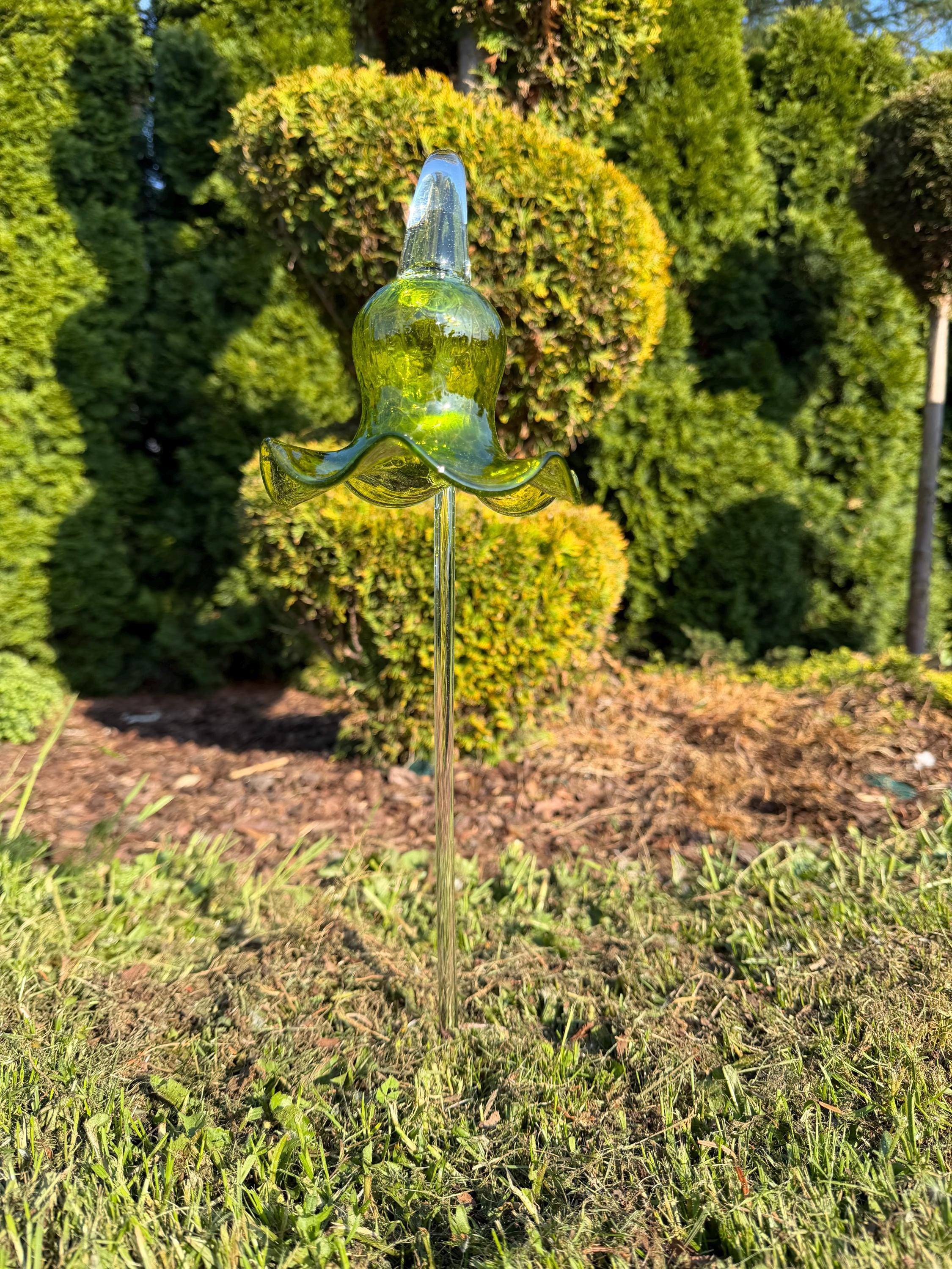 50cm Hand-Blown Green Glass Flower Sculpture – Lime Lily Garden Stake 12cm Bloom