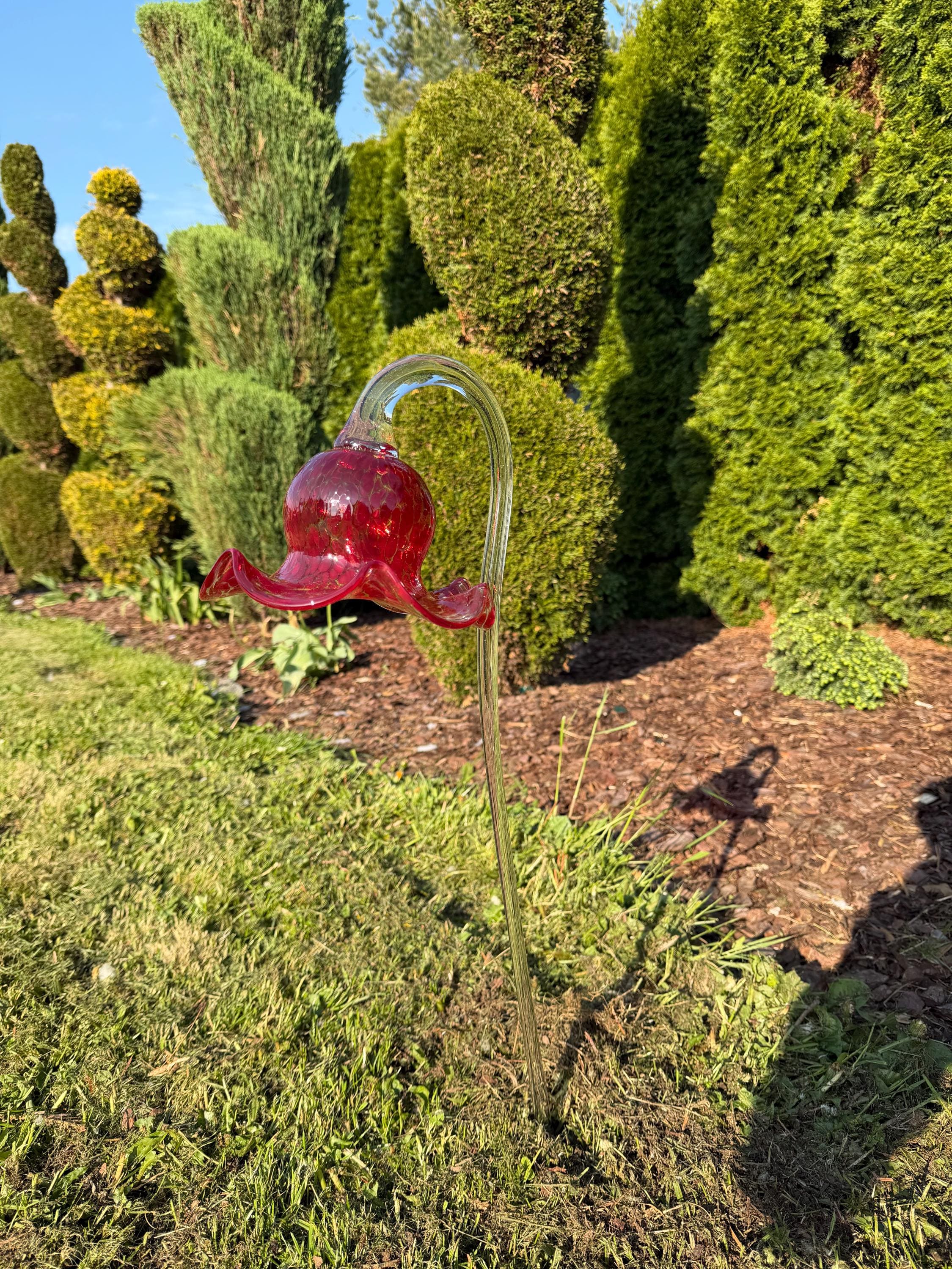 75cm Hand-Blown Red Crackle Glass Flower Sculpture – Ruby Lily Garden Stake 17cm Bloom