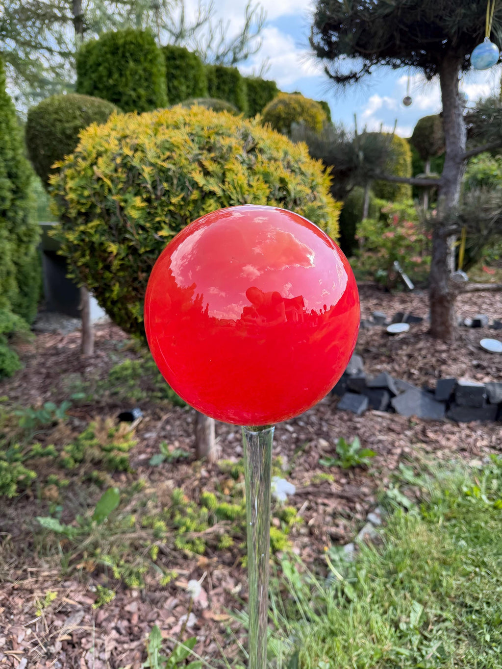 20cm Hand-Blown Red Glass Garden Globe on Stem – Large Decorative Outdoor Glass 100cm
