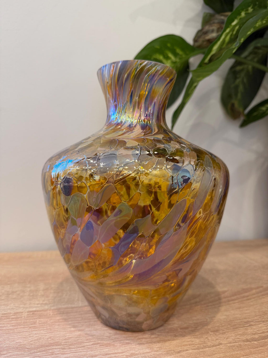 25cm Handblown Art Glass Vase – Iridescent Mottled Centerpiece – Luxury Home Decor Statement Vessel