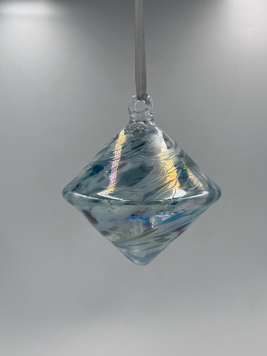 15cm Hand-Blown Blue White Swirl Glass Diamond Ornament – Hanging Decor