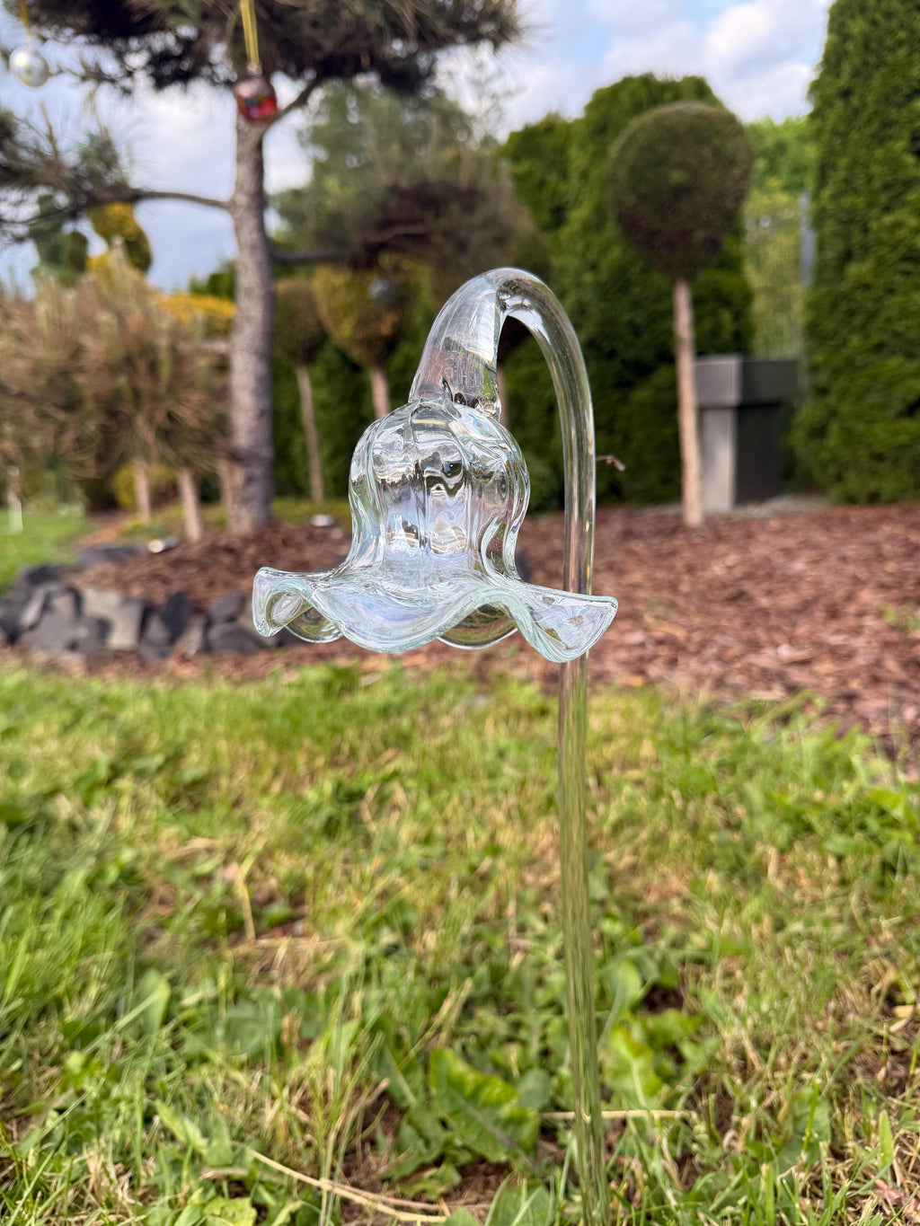 50cm Hand-Blown Iridescent Clear Glass Flower Garden Stake – 12cm Transparent Crackle Flower
