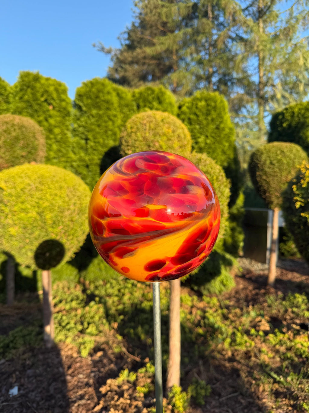115cm Hand-Blown Glass Garden Stake – Red Orange Swirl Sphere 18cm, Metal Pole Art