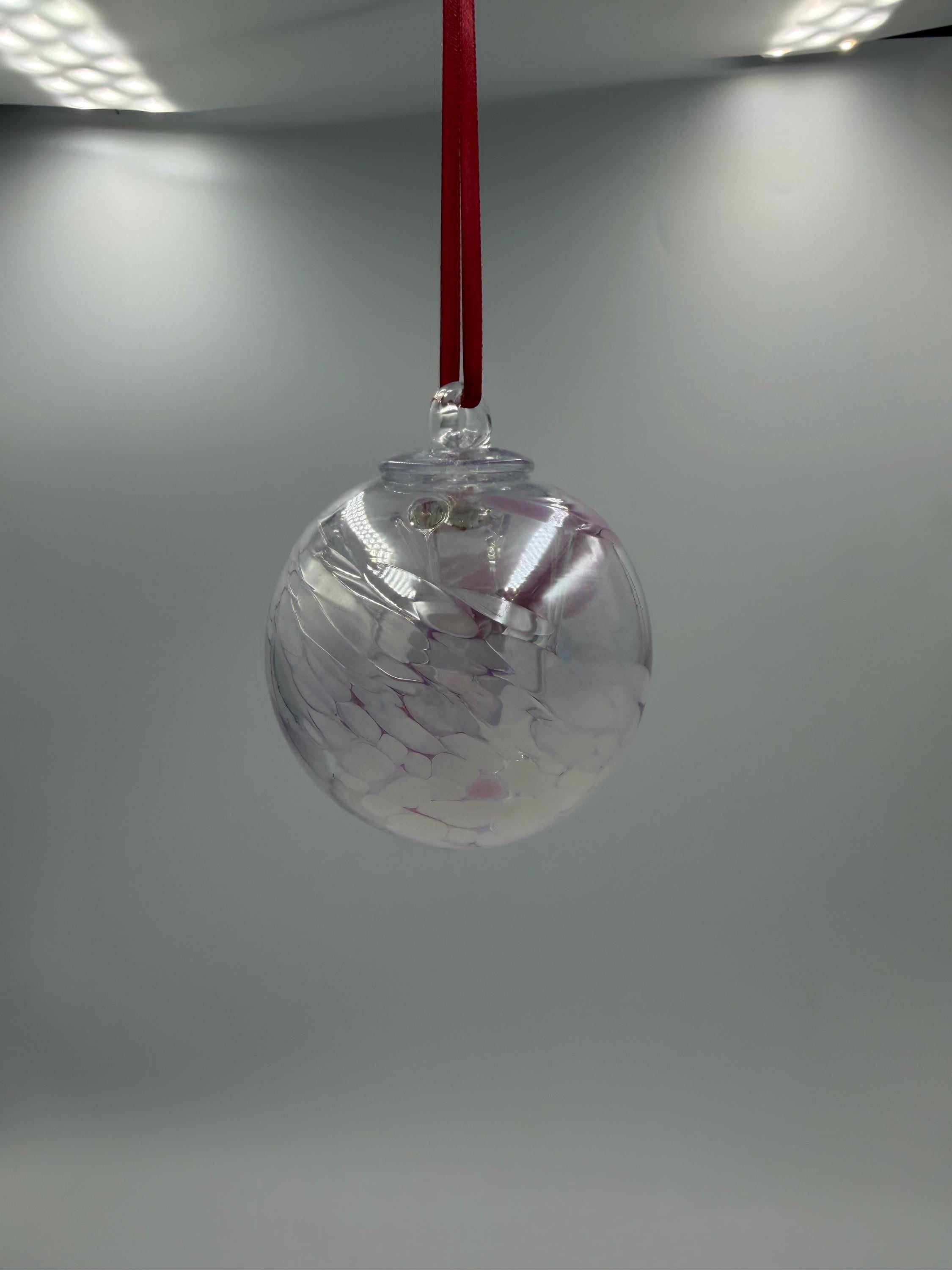 8cm Hand-Blown Iridescent Glass Ornament – Pastel White and Pink Decorative