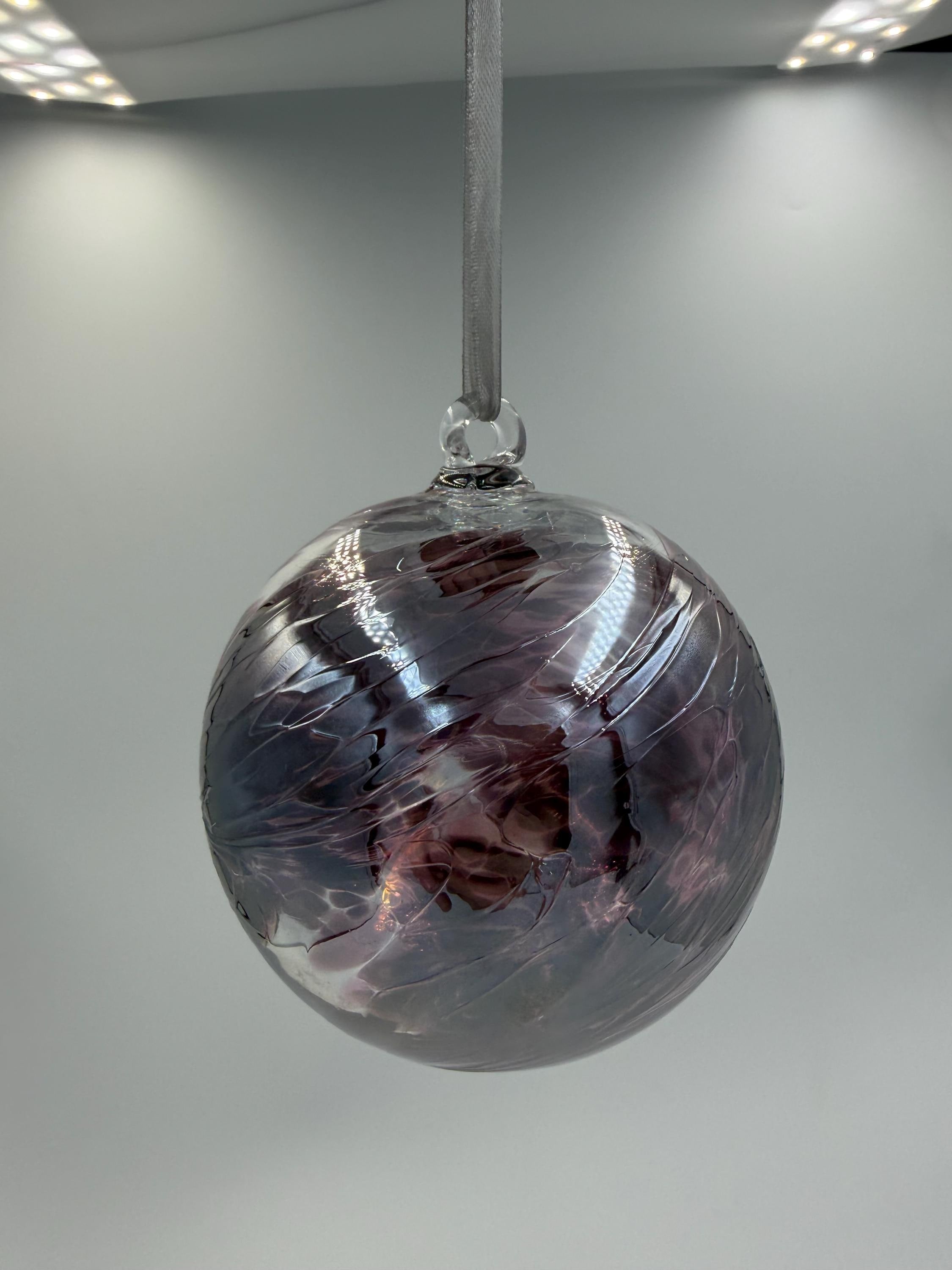 10cm Hand-Blown Iridescent Purple Swirl Glass Ornament – Decorative Art Glass Hanging Ball