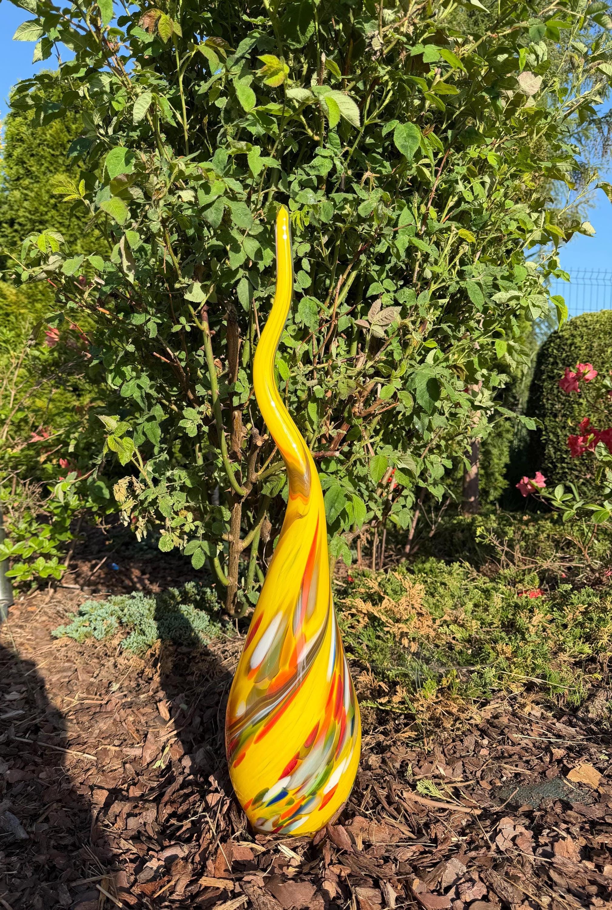 60cm Hand-Blown Multicolor Swirl Glass Flame Spire – Yellow Garden Stake