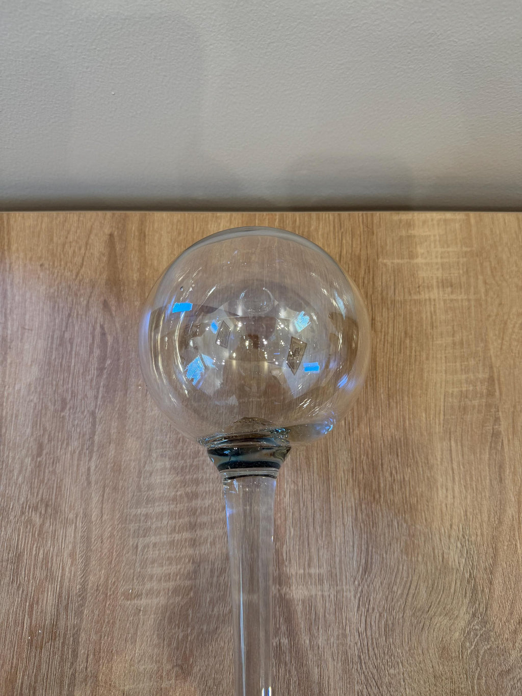 70cm Hand-Blown Iridescent Clear Glass Garden Stake – 12cm Clear Decorative Sphere