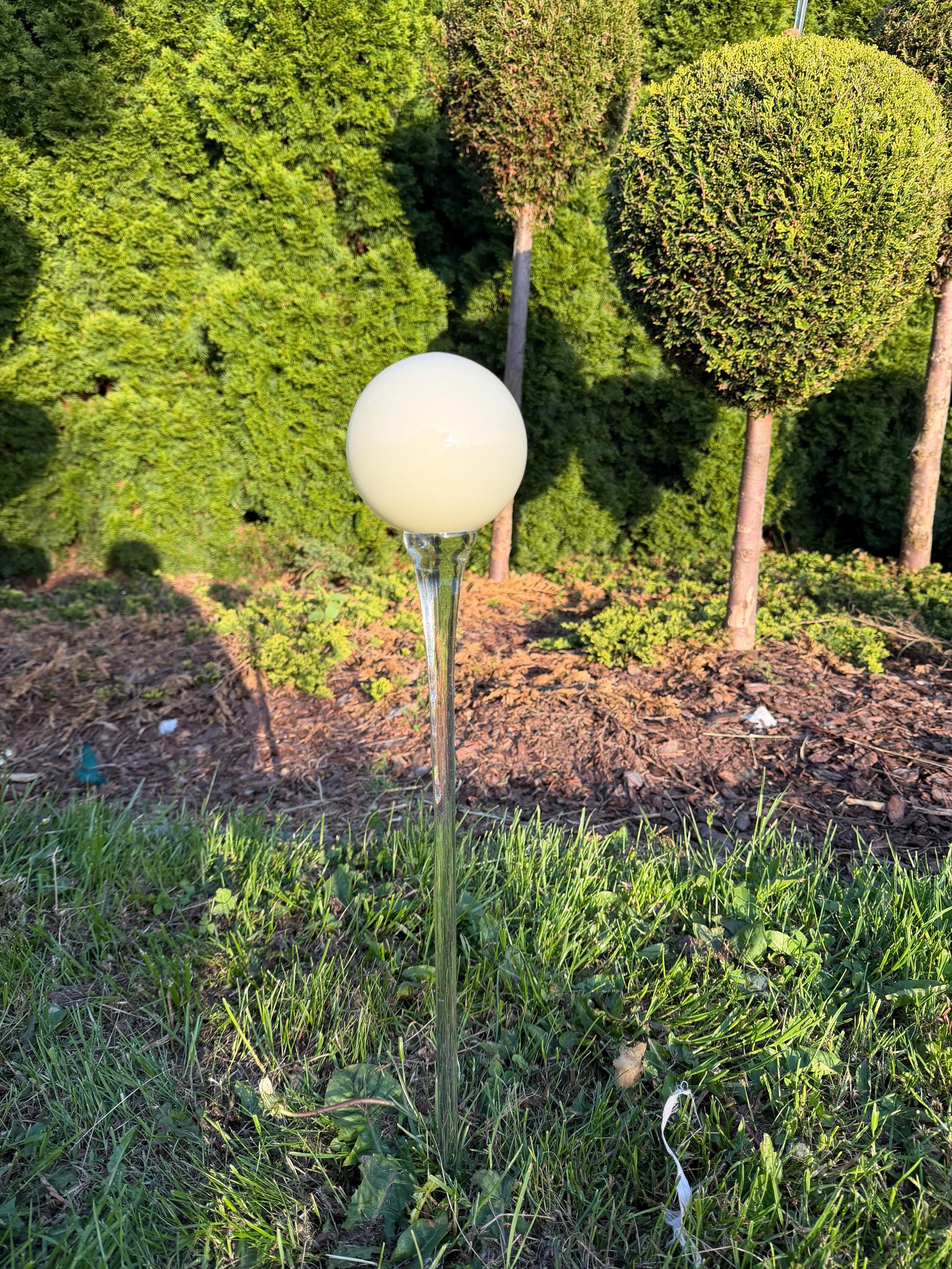 70cm Hand-Blown Milky White Glass Garden Stake – 12cm Cream Sphere